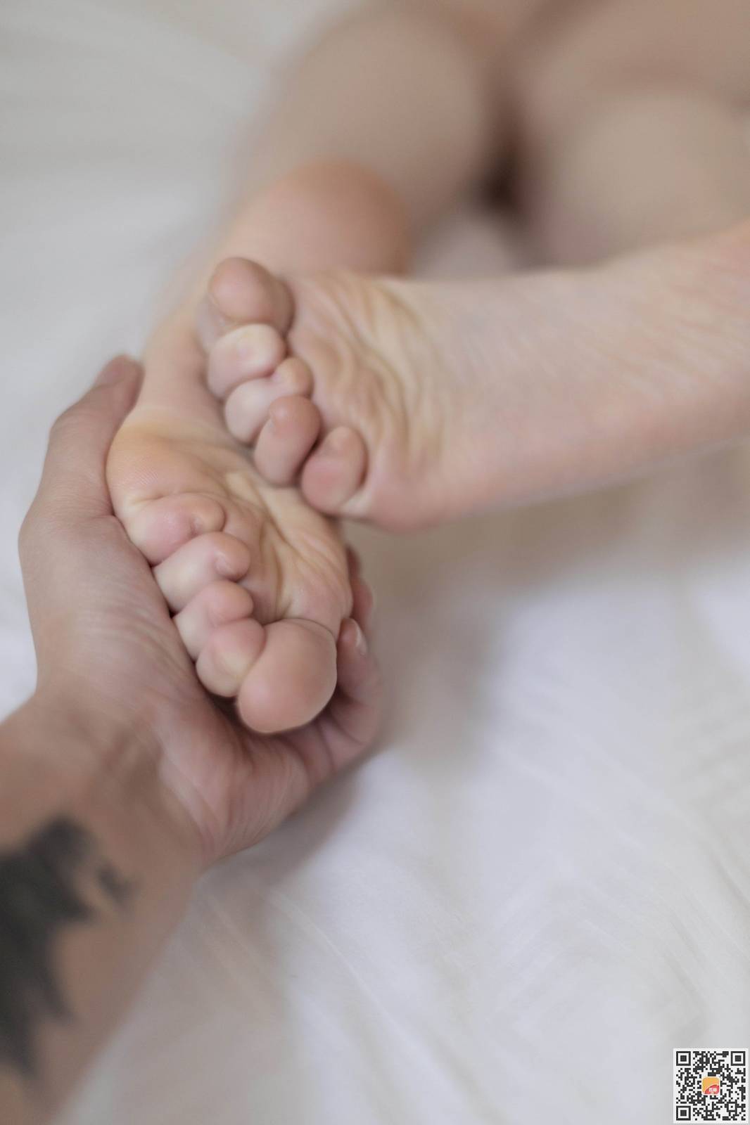 香柚美女腿模妮可可白丝美腿粉红兔女郎装扮居家写真-20