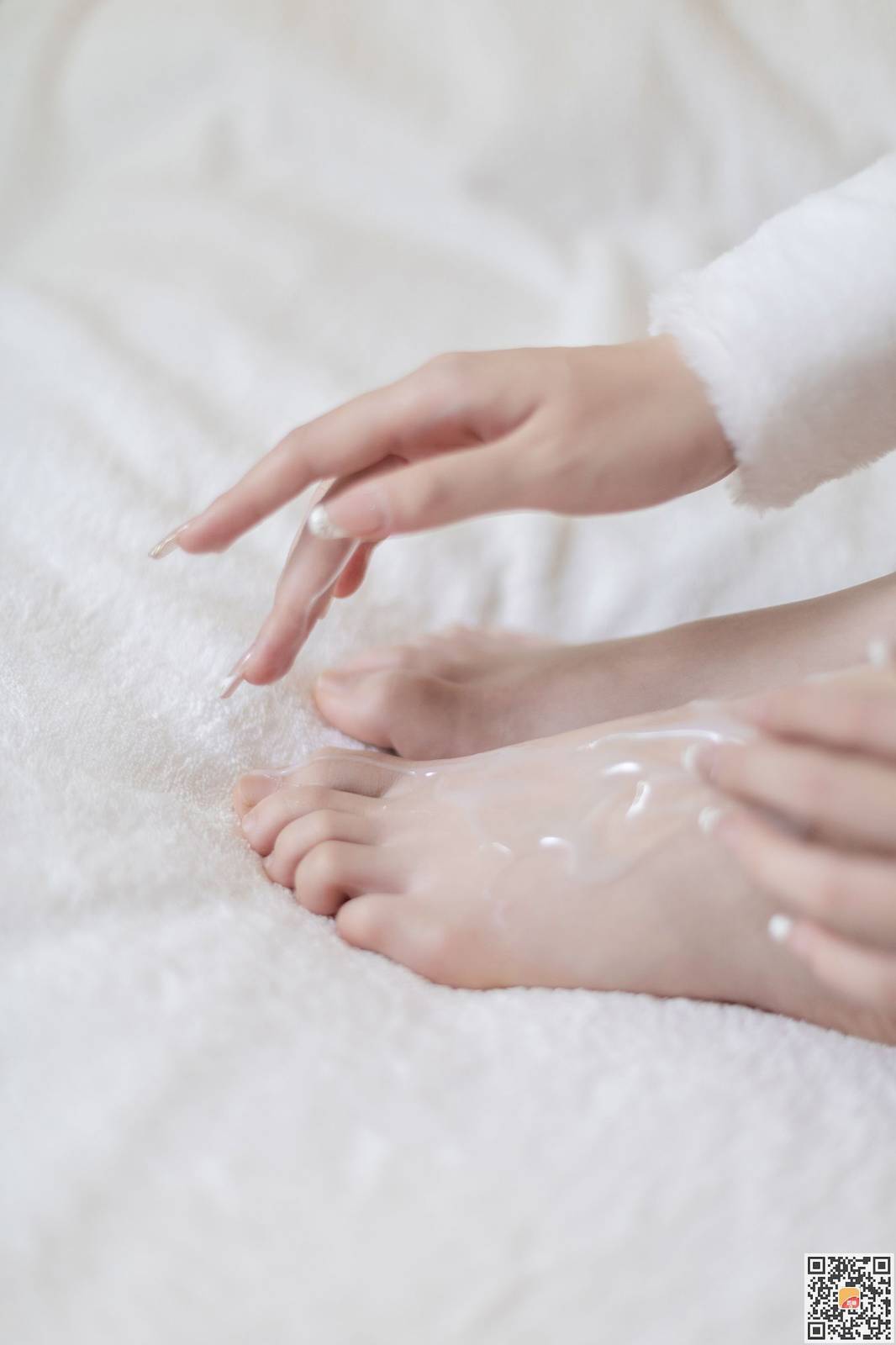 香柚美女腿模妮可可白丝美腿粉红兔女郎装扮居家写真-38