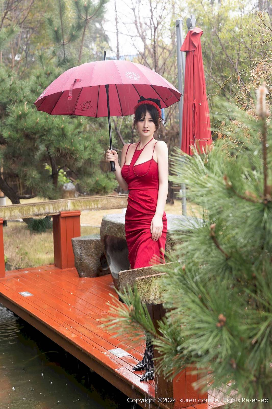 秀人网模特陈诗诗kiki红色短裙搭配诱人黑丝性感写真-10