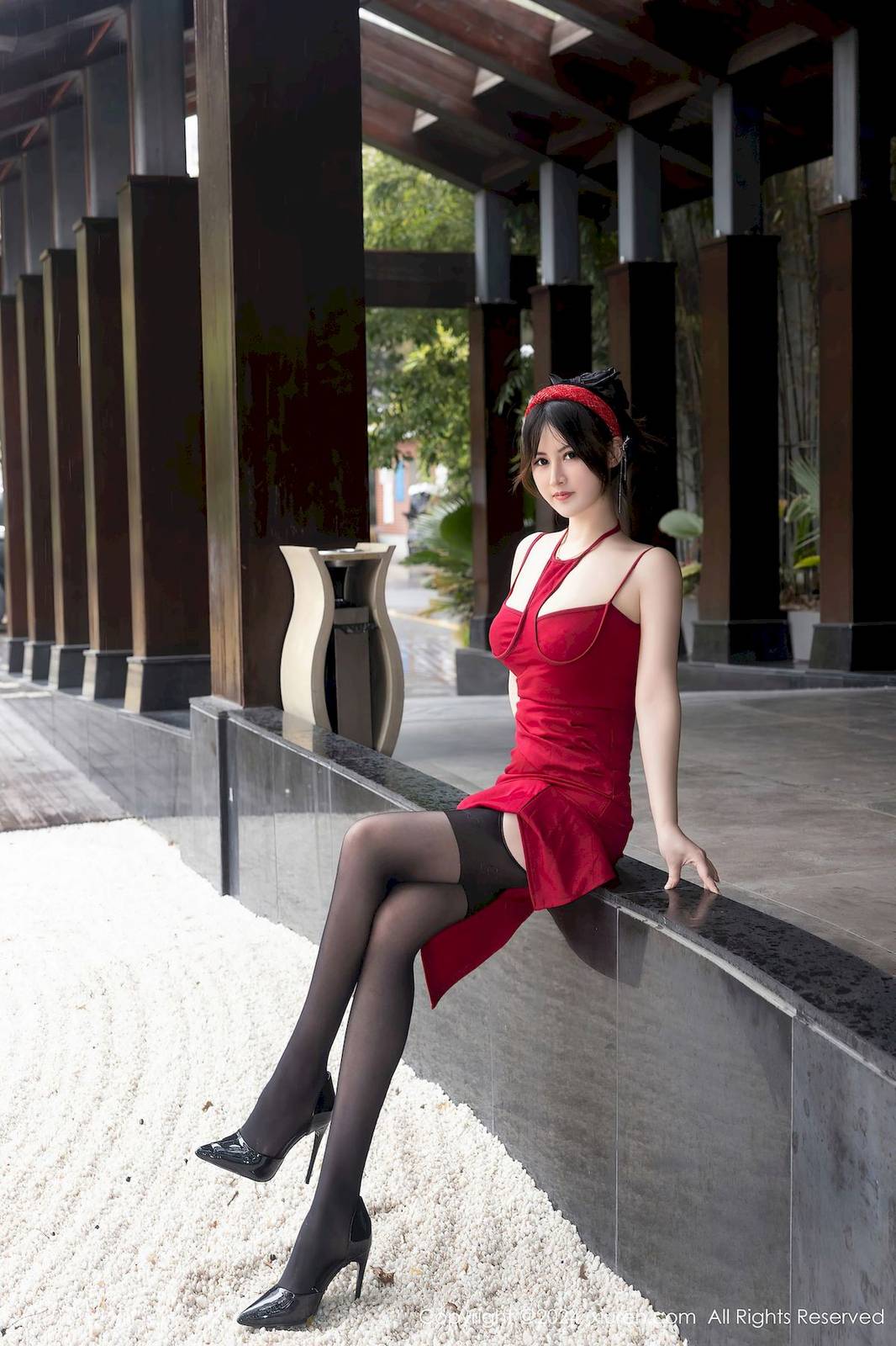 秀人网模特陈诗诗kiki红色短裙搭配诱人黑丝性感写真-13
