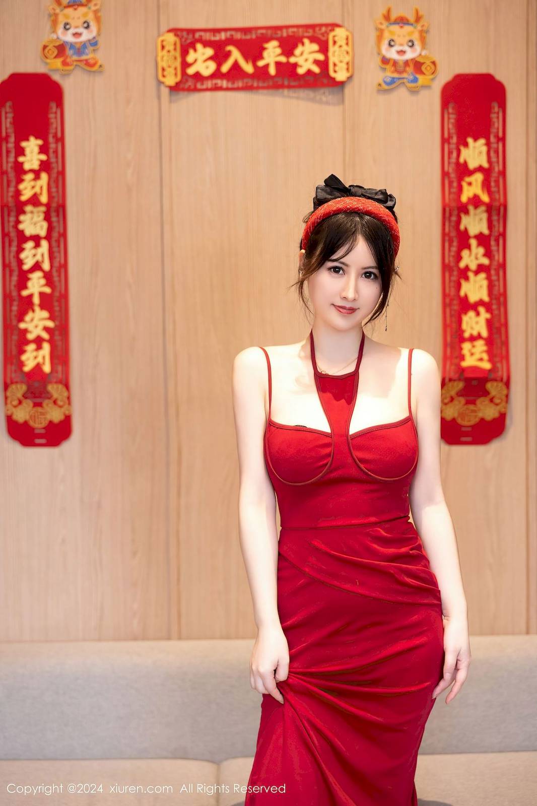 秀人网模特陈诗诗kiki红色短裙搭配诱人黑丝性感写真-17