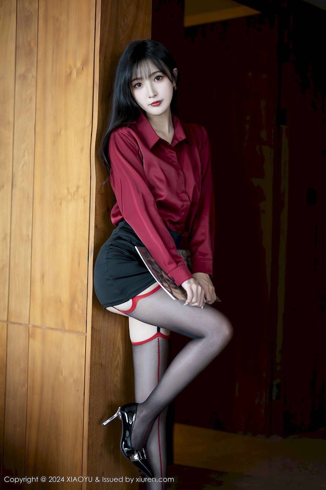 语画界模特林星阑红色上衣搭配黑色短裙哈尔滨旅拍-4