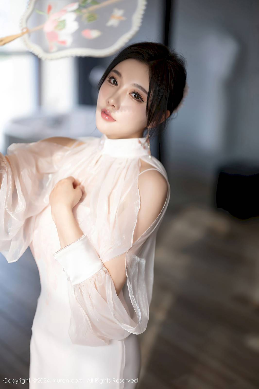 秀人网女神杨晨晨Yome露肩轻透服饰粉色丝袜性感写真-3