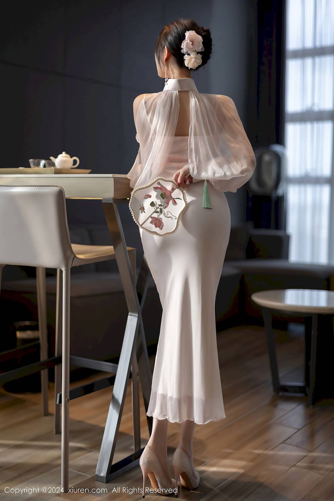 秀人网女神杨晨晨Yome露肩轻透服饰粉色丝袜性感写真-17