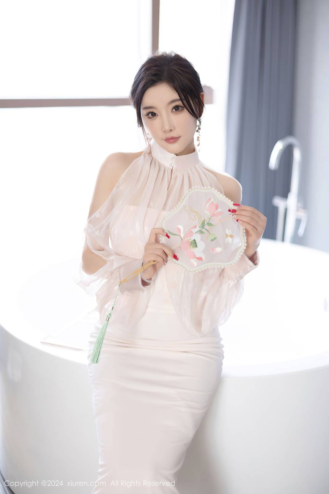 秀人网女神杨晨晨Yome露肩轻透服饰粉色丝袜性感写真-32