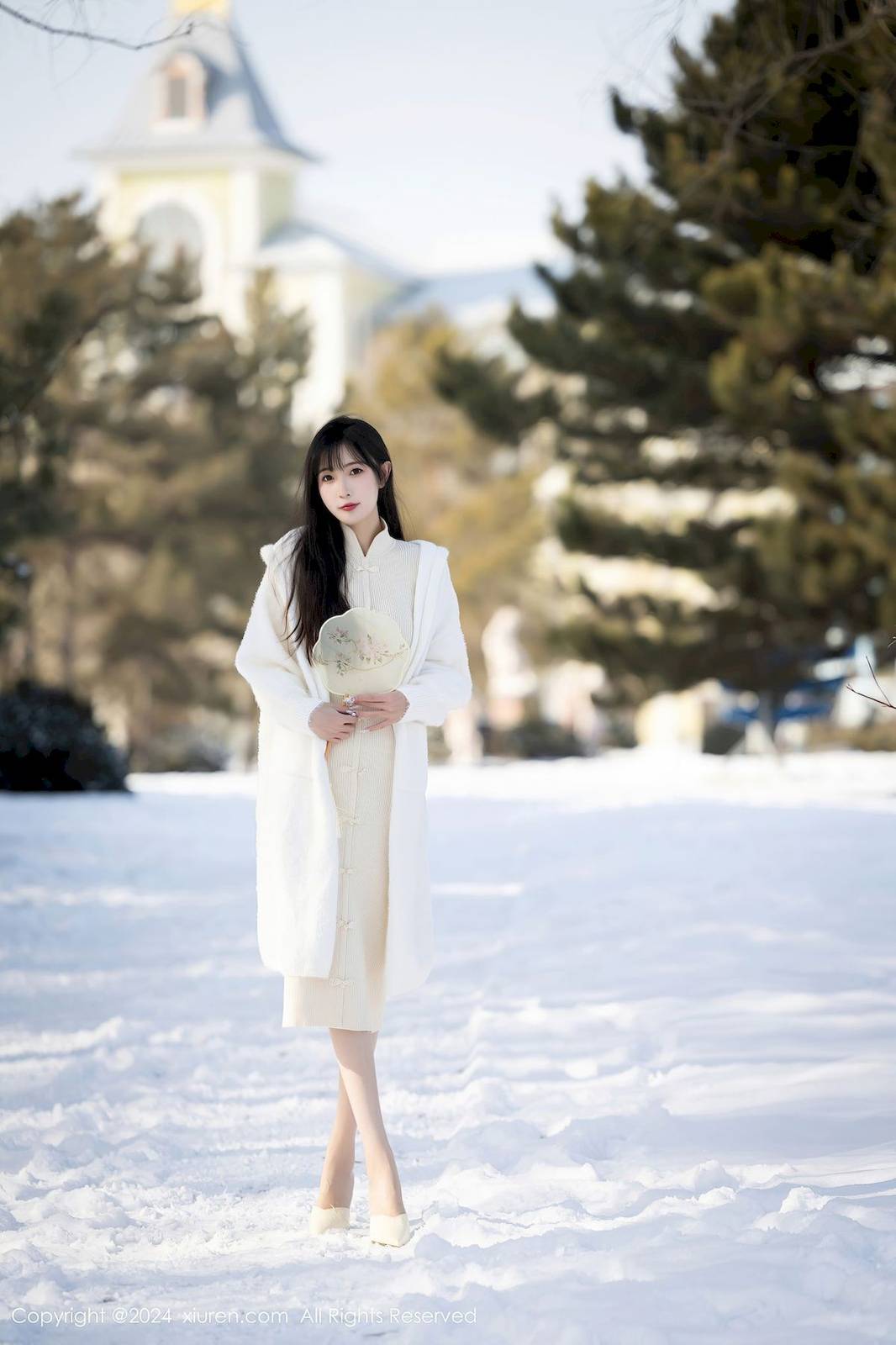 秀人网模特林星阑白色连衣长裙搭配灵动丝足哈尔滨旅拍