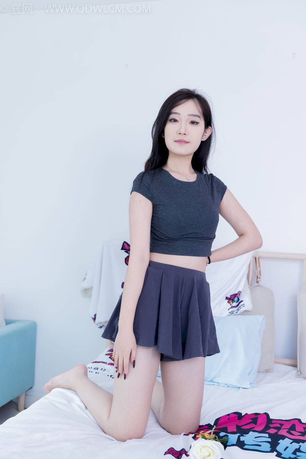 物恋传媒模特橙橙微露小蛮腰坠入爱河主题私房写真-8