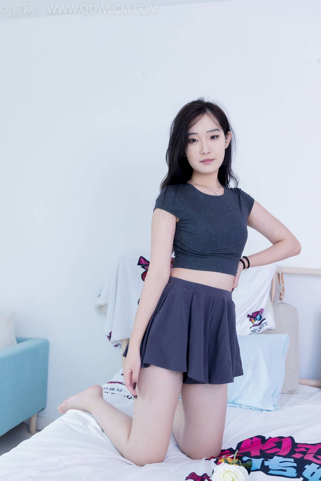 物恋传媒模特橙橙微露小蛮腰坠入爱河主题私房写真-11