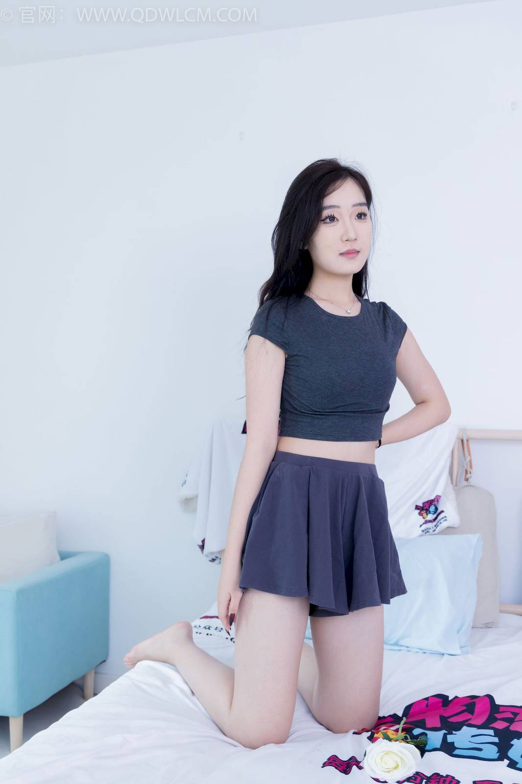 物恋传媒模特橙橙微露小蛮腰坠入爱河主题私房写真-6