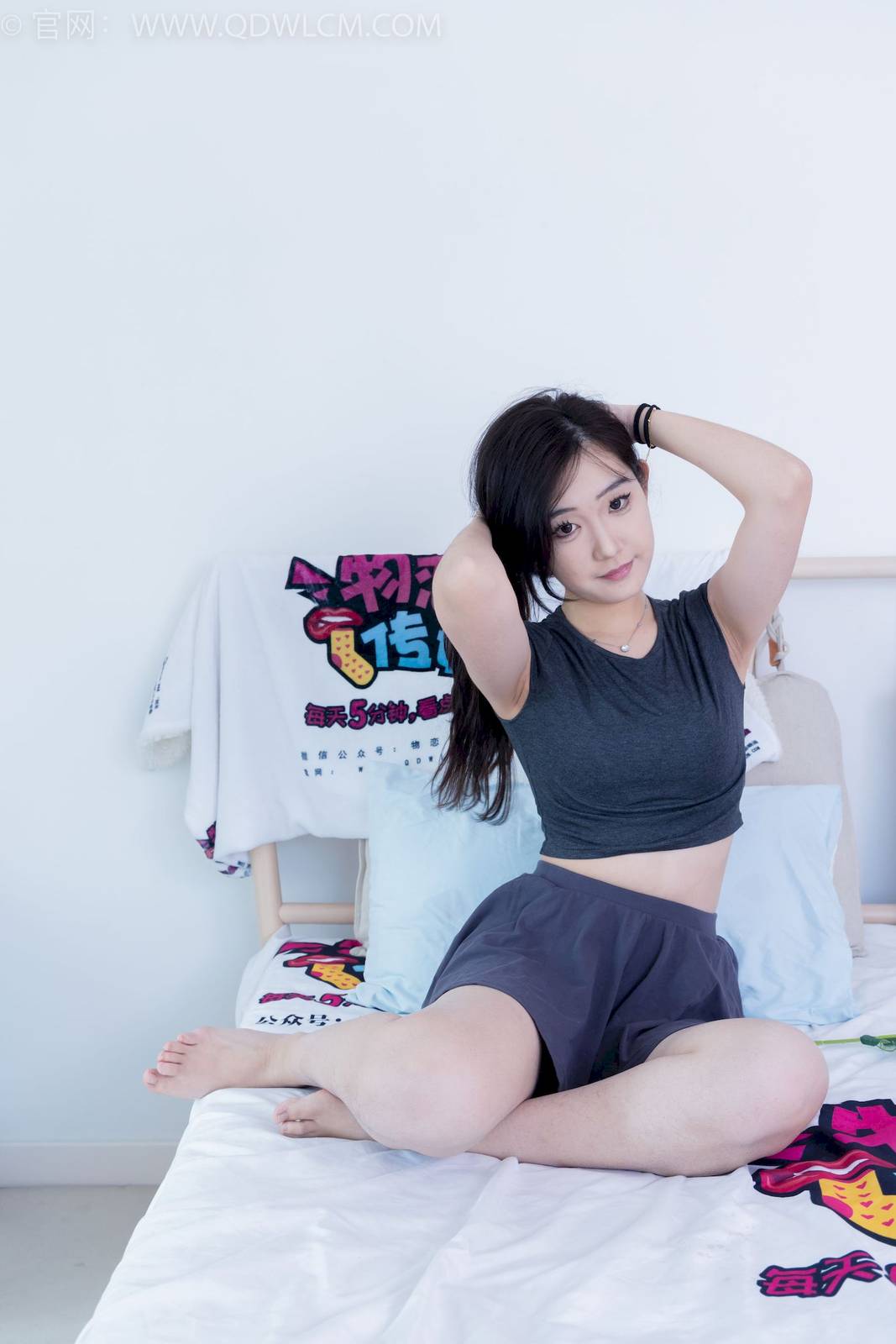 物恋传媒模特橙橙微露小蛮腰坠入爱河主题私房写真-17