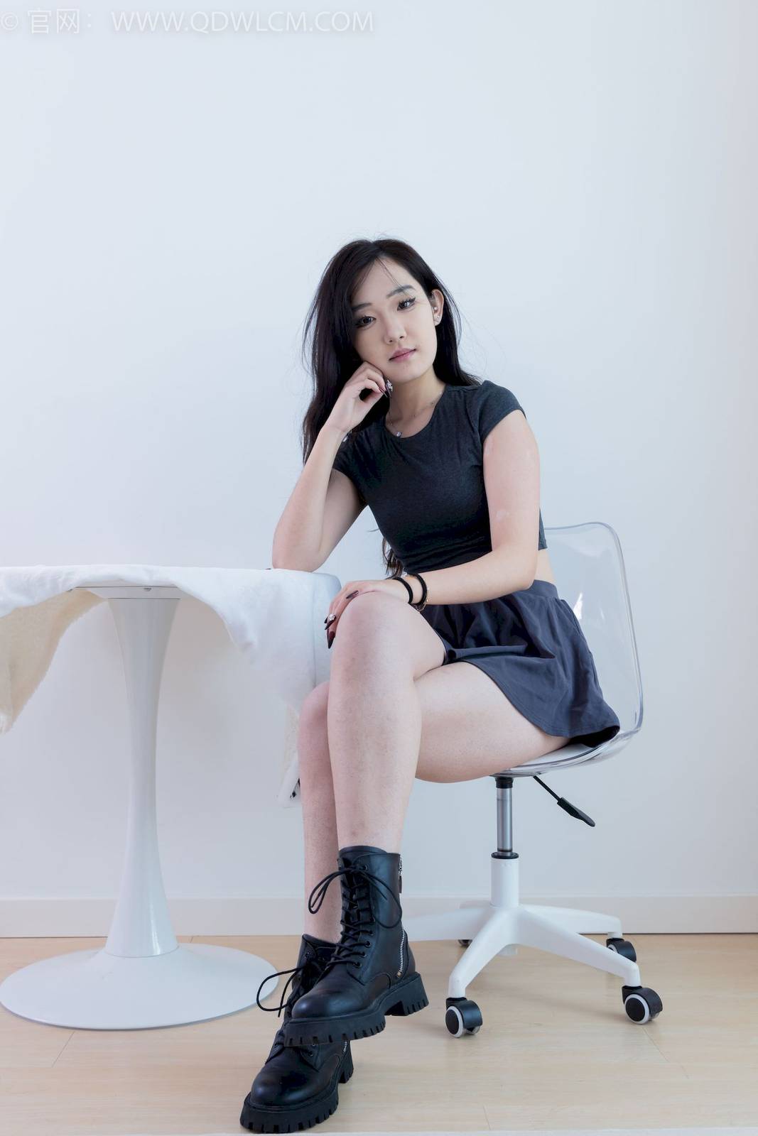 物恋传媒模特橙橙微露小蛮腰坠入爱河主题私房写真-30