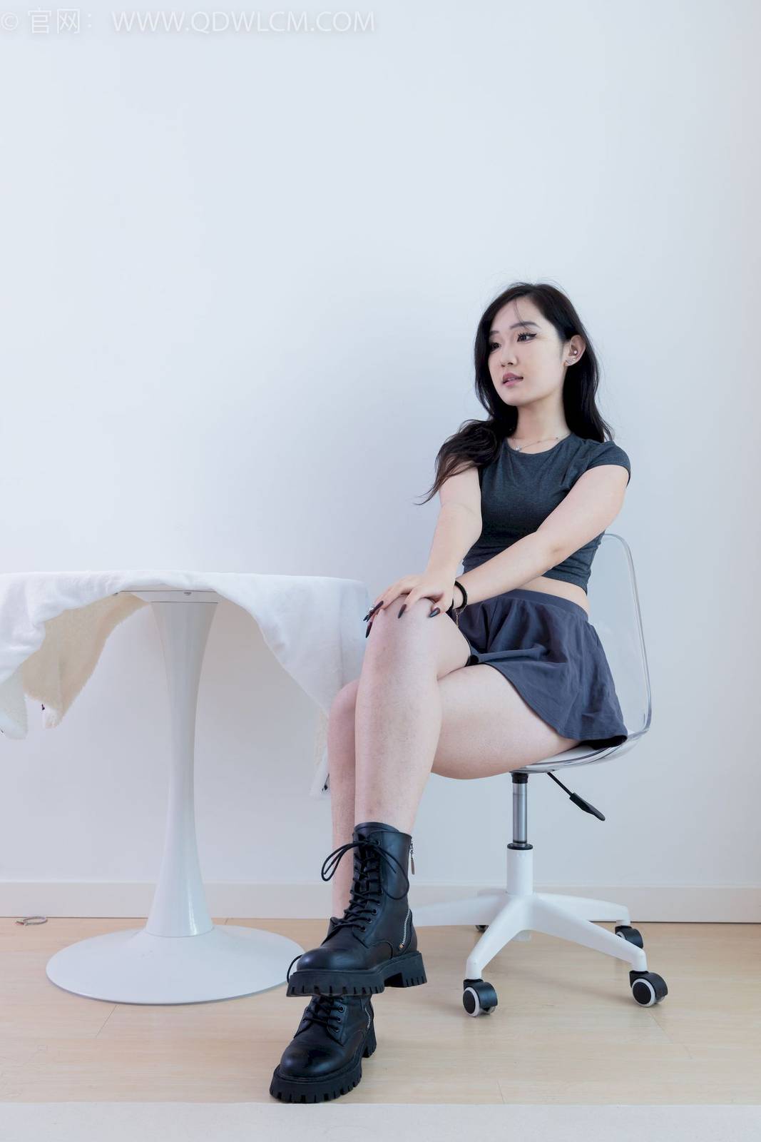 物恋传媒模特橙橙微露小蛮腰坠入爱河主题私房写真-31