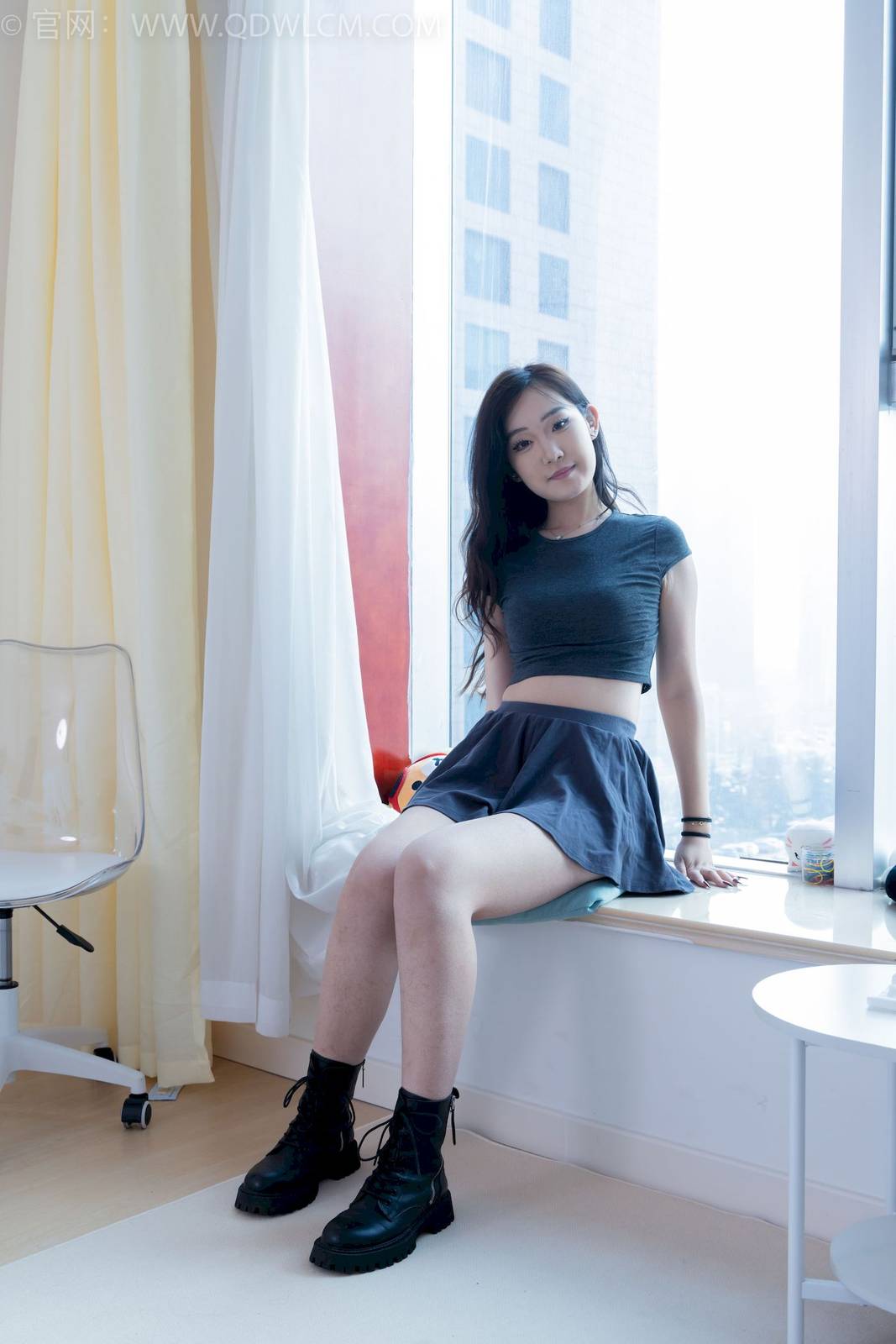 物恋传媒模特橙橙微露小蛮腰坠入爱河主题私房写真-49