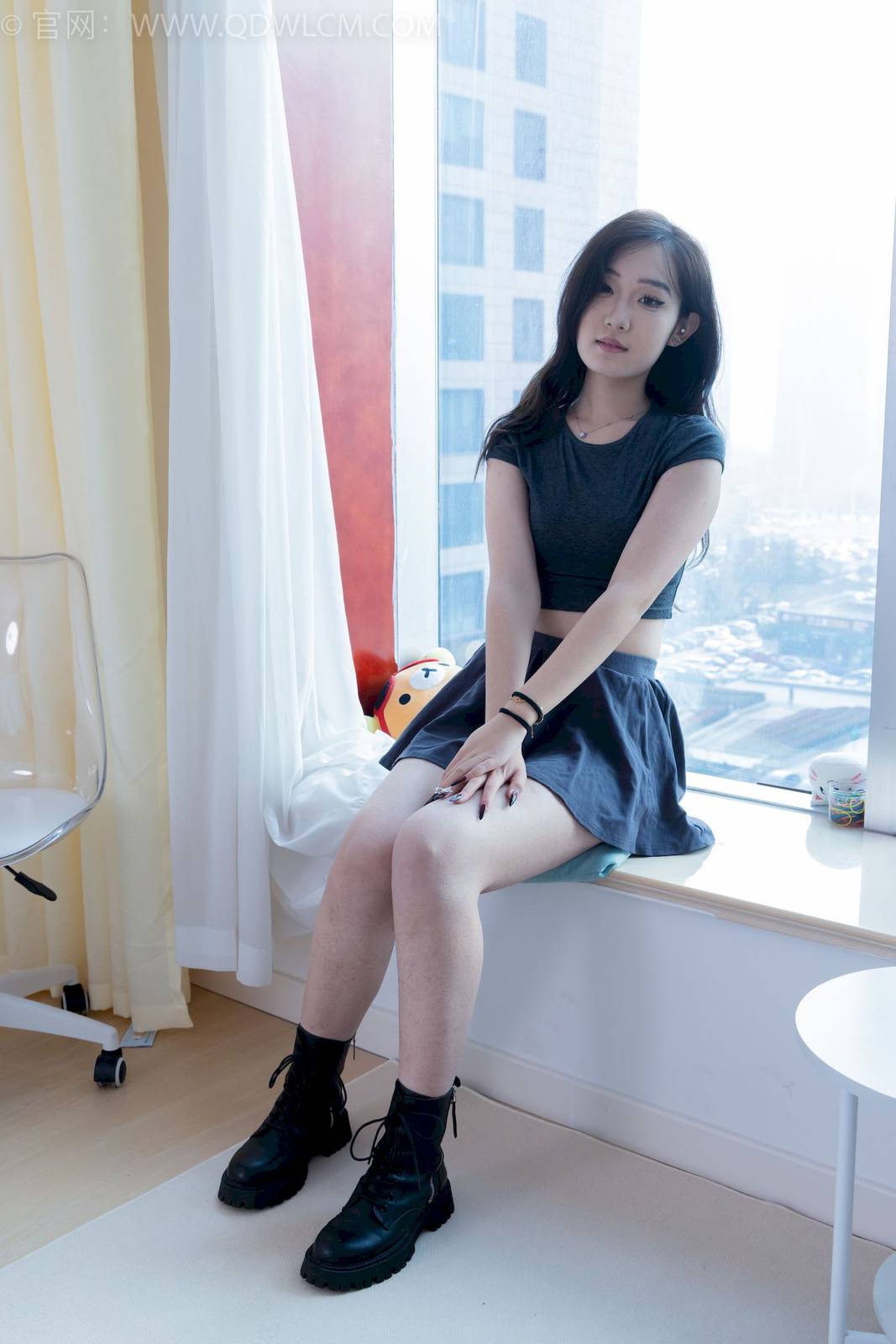 物恋传媒模特橙橙微露小蛮腰坠入爱河主题私房写真-48