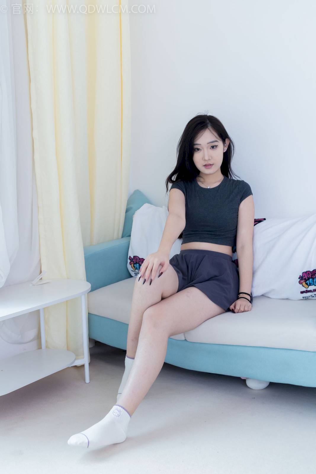 物恋传媒模特橙橙微露小蛮腰坠入爱河主题私房写真-54