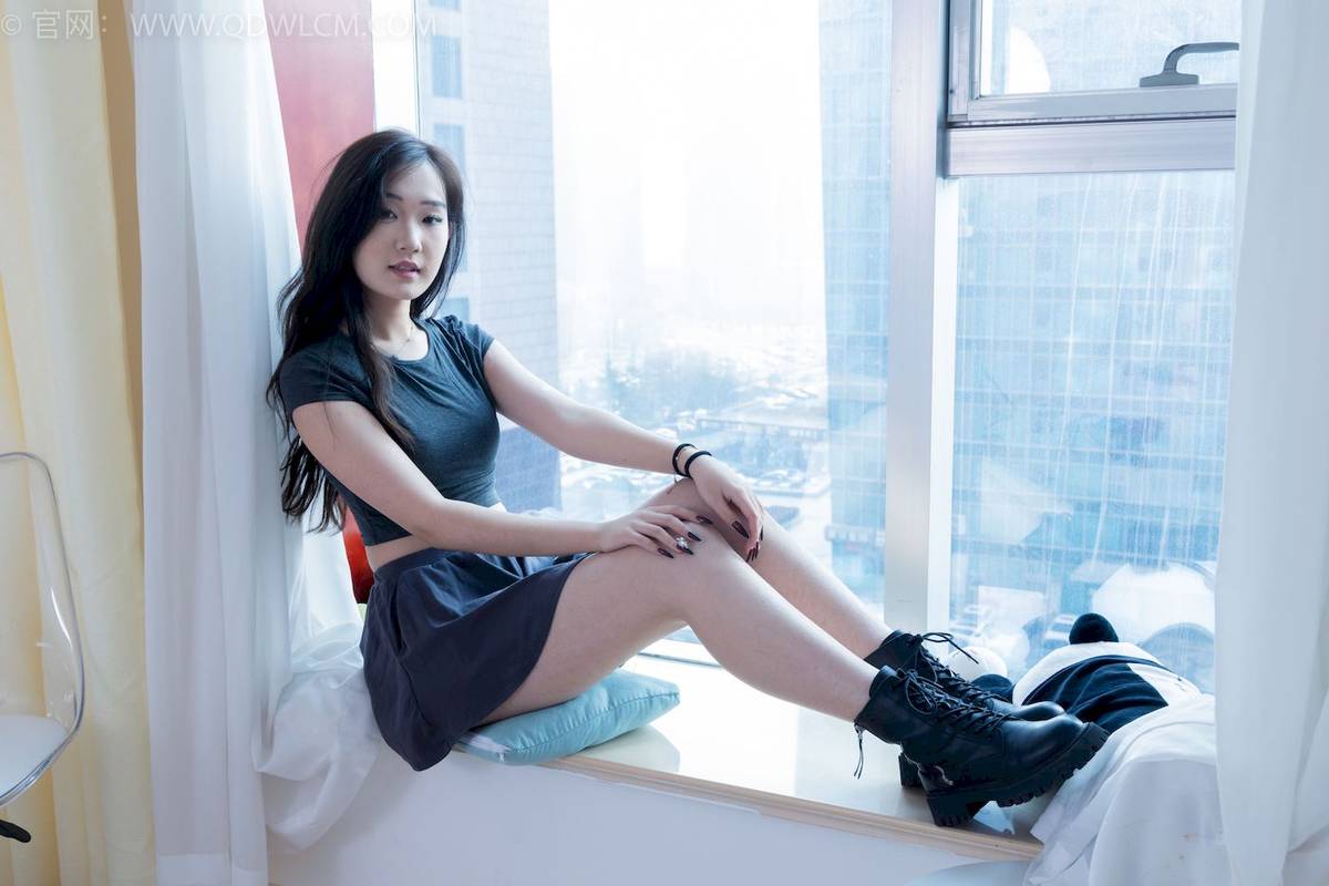 物恋传媒模特橙橙微露小蛮腰坠入爱河主题私房写真-51