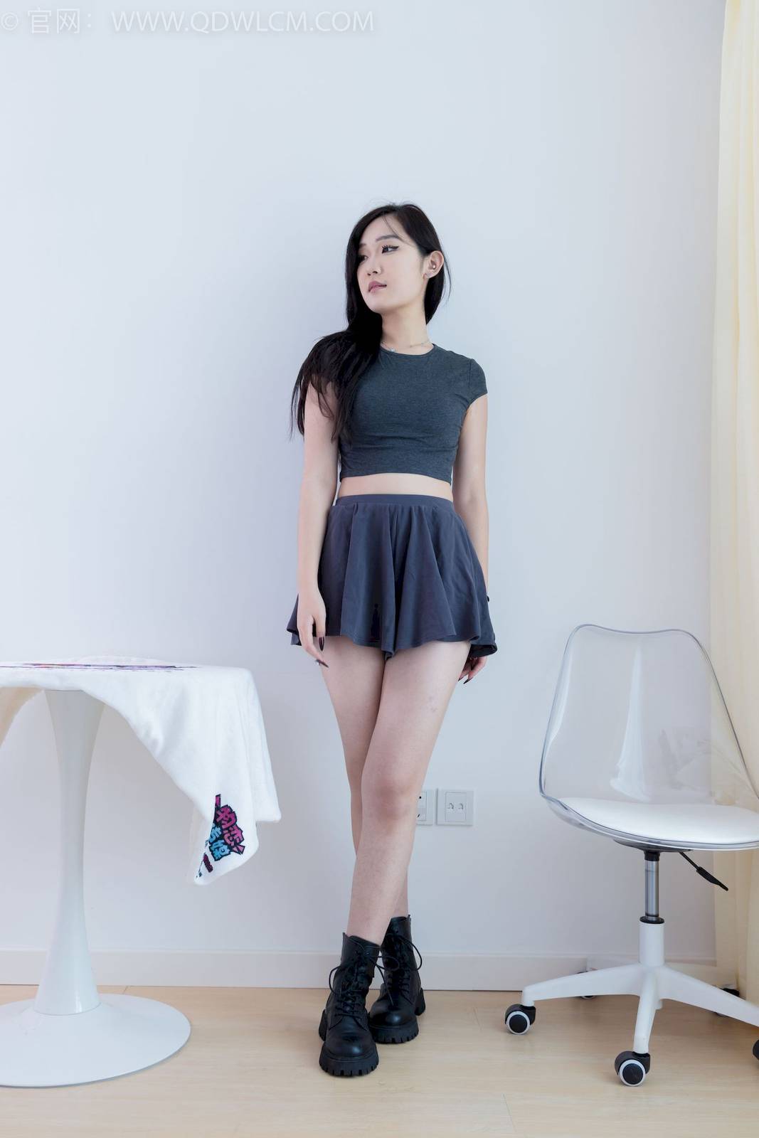 物恋传媒模特橙橙微露小蛮腰坠入爱河主题私房写真-57