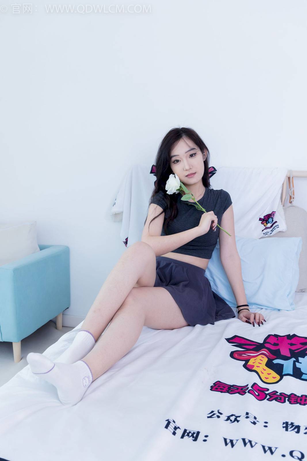 物恋传媒模特橙橙微露小蛮腰坠入爱河主题私房写真-93