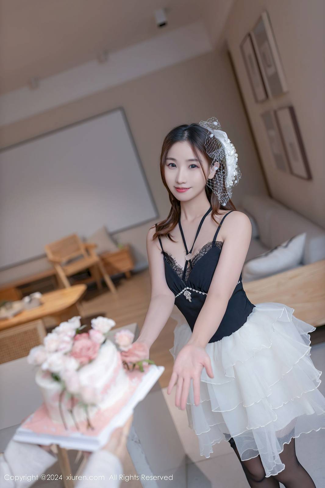 秀人网模特杏子Yada曼妙身姿生日场景拍摄性感写真-2