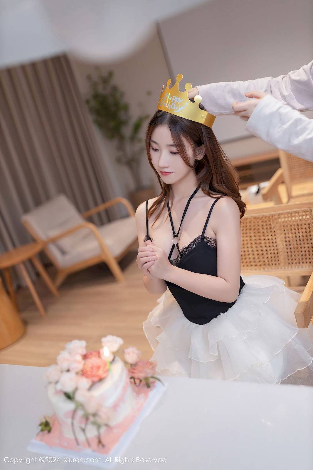 秀人网模特杏子Yada曼妙身姿生日场景拍摄性感写真-6