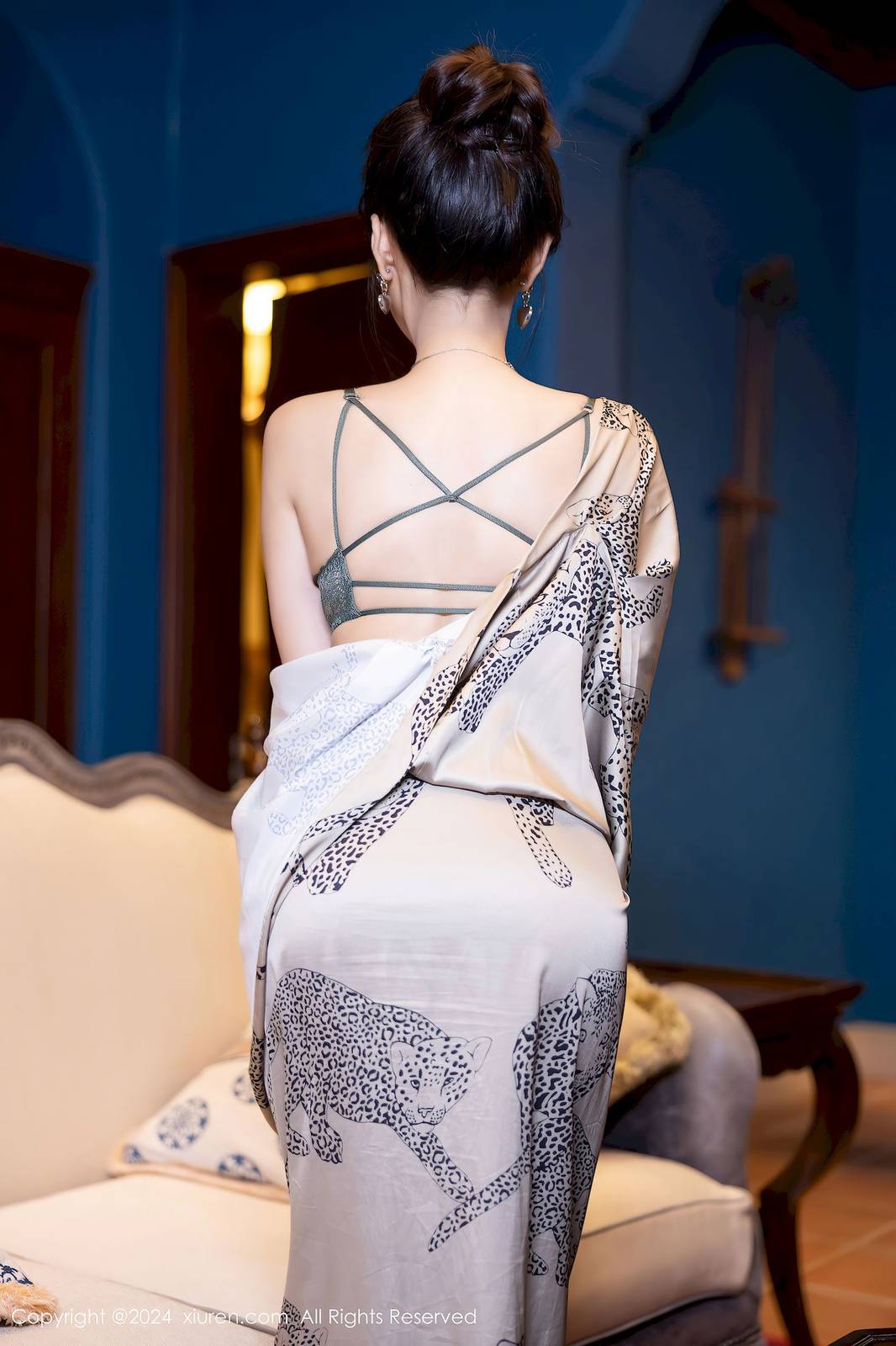 秀人网女神王馨瑶yanni连衣短裙搭配黑色丝袜哈尔滨旅拍-20