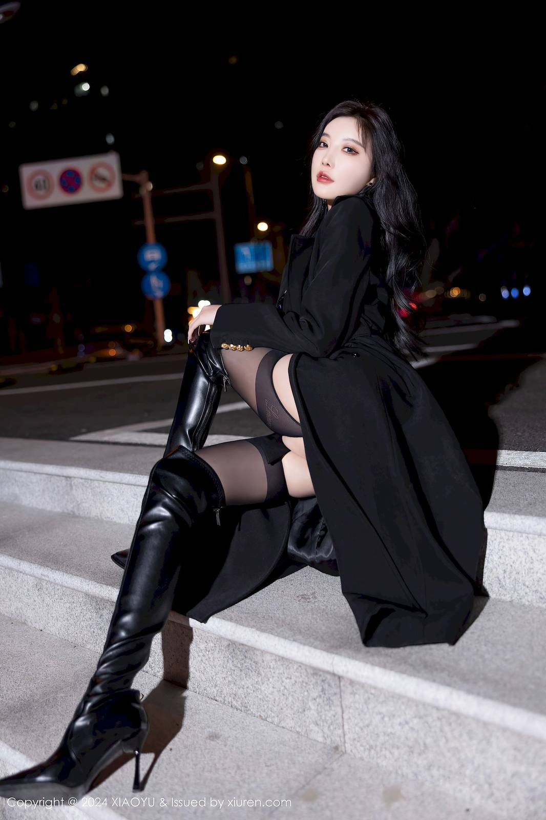 语画界女神杨晨晨Yome黑色外套搭配魅惑黑丝哈尔滨旅拍-21