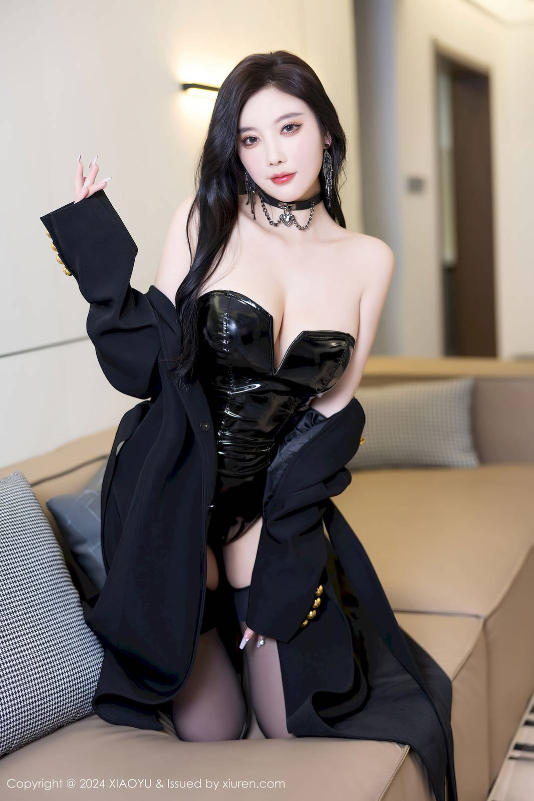 语画界女神杨晨晨Yome黑色外套搭配魅惑黑丝哈尔滨旅拍-35