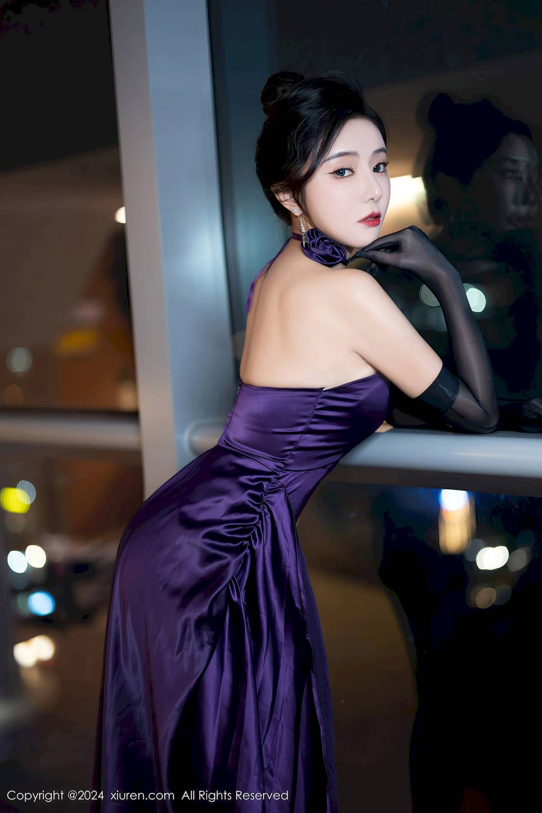 秀人网女神王馨瑶yanni露肩短裙搭配紫色丝袜性感写真-16