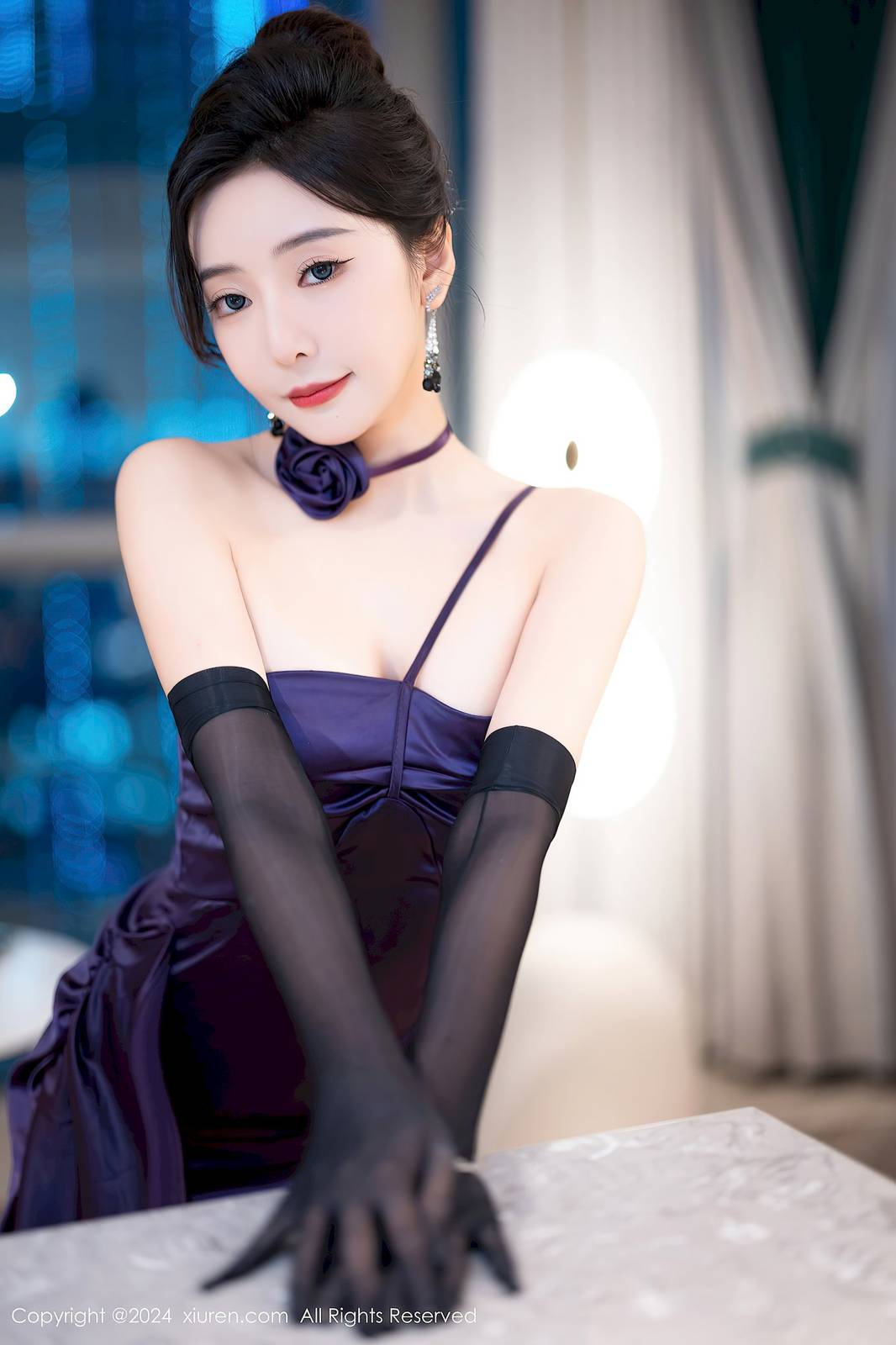 秀人网女神王馨瑶yanni露肩短裙搭配紫色丝袜性感写真-35