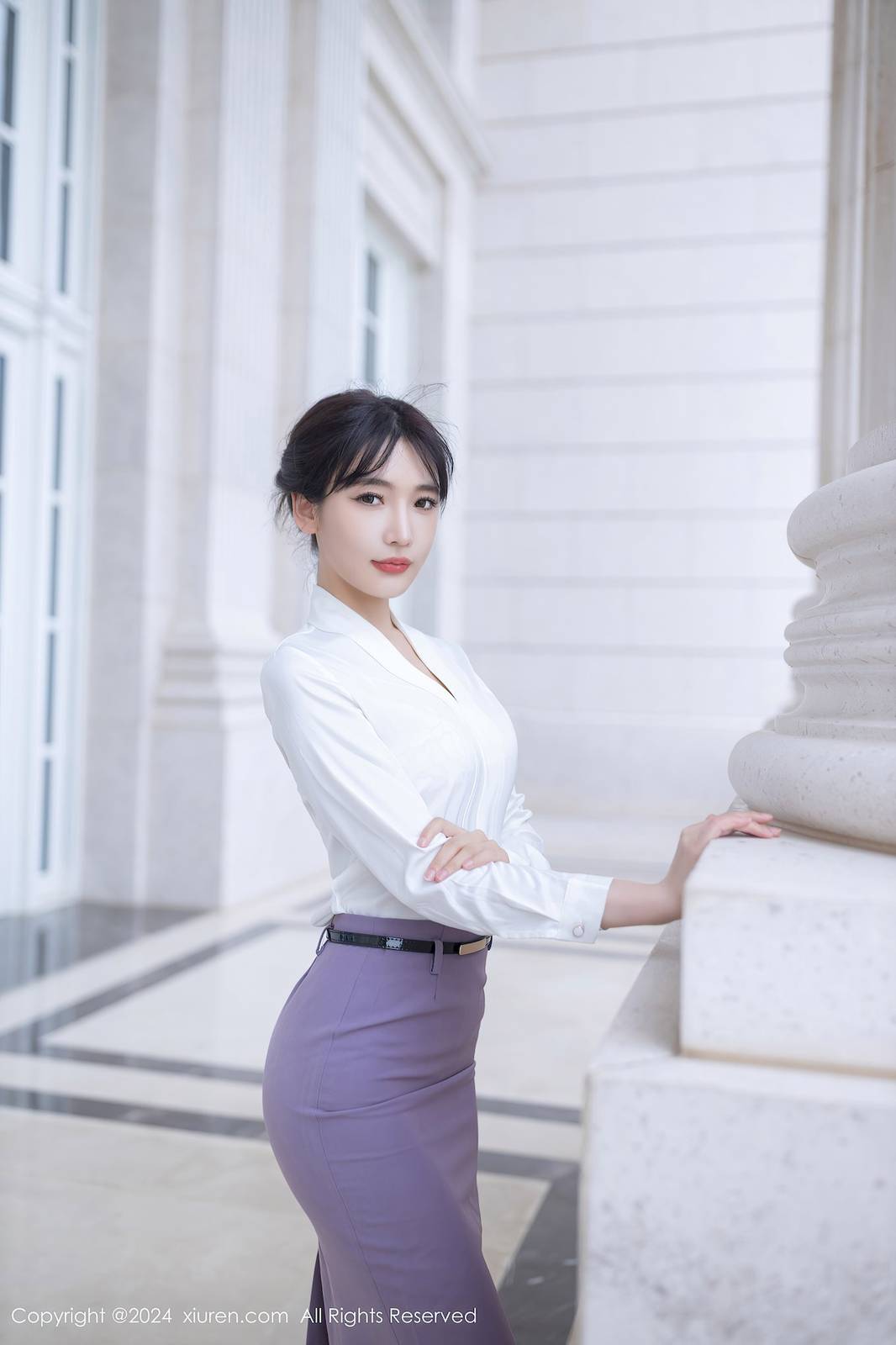 秀人网模特陆萱萱紫色制服搭配魅惑黑丝美腿性感写真-4