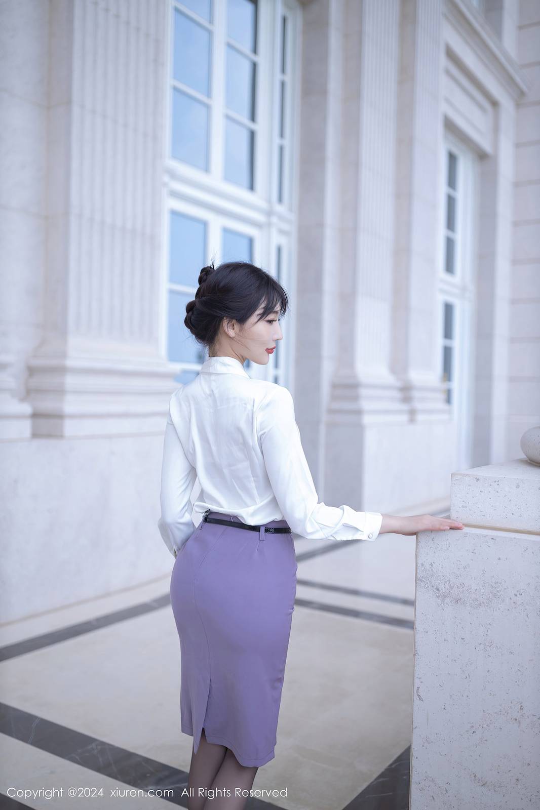 秀人网模特陆萱萱紫色制服搭配魅惑黑丝美腿性感写真-6