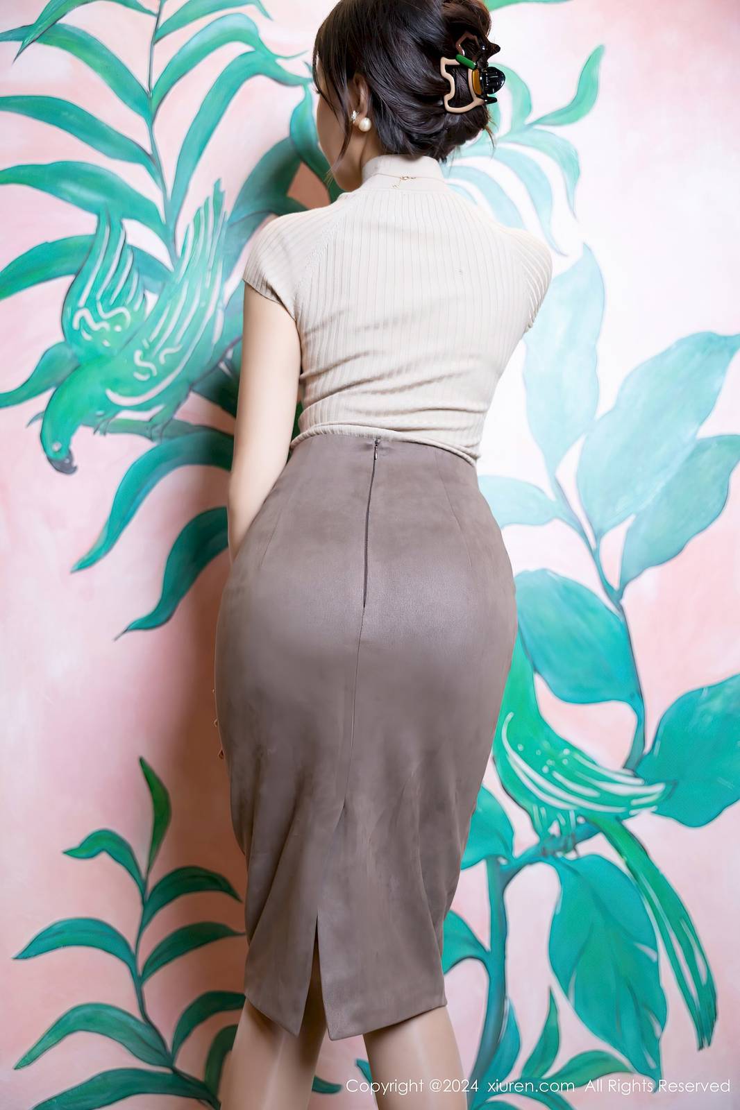 秀人网女神王馨瑶yanni浅色上衣搭配肉丝美腿性感写真-25