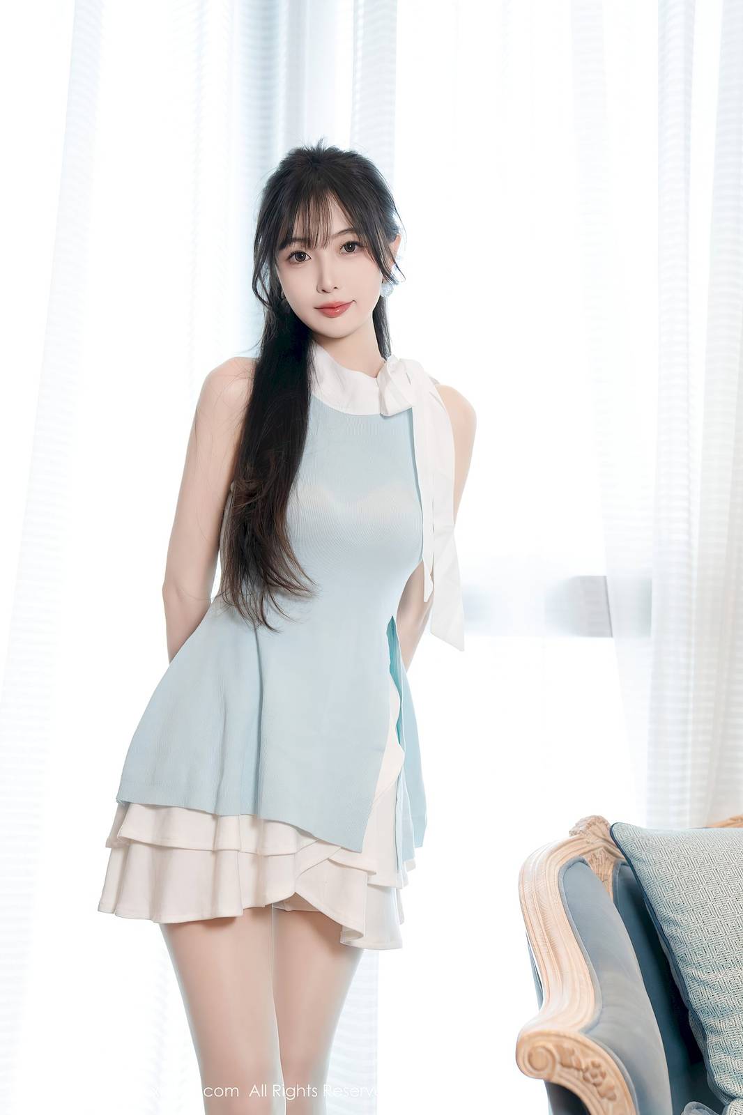 秀人网美女模特林星阑蓝白色连衣短裙白色丝袜性感写真-2