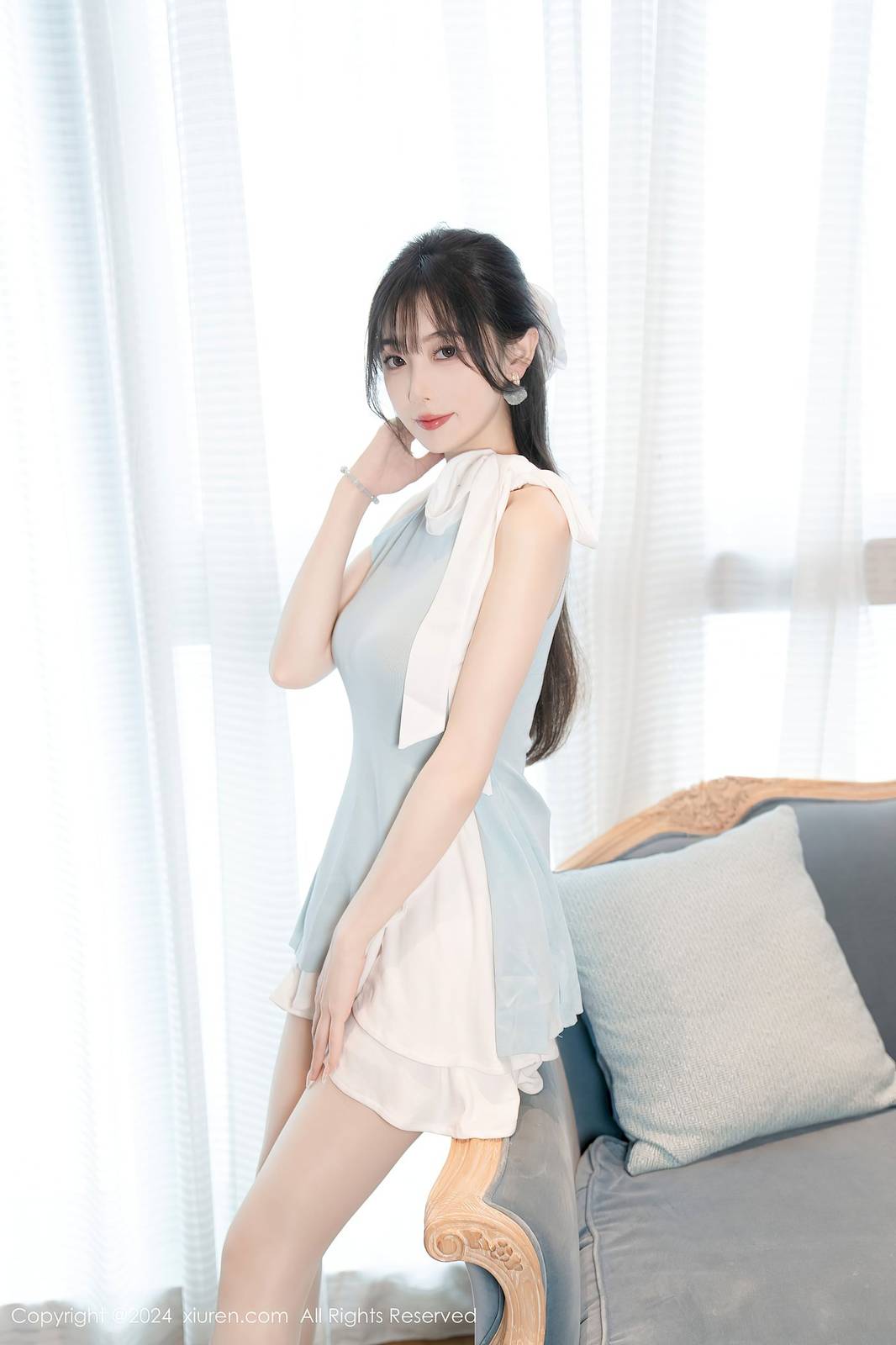 秀人网美女模特林星阑蓝白色连衣短裙白色丝袜性感写真-8