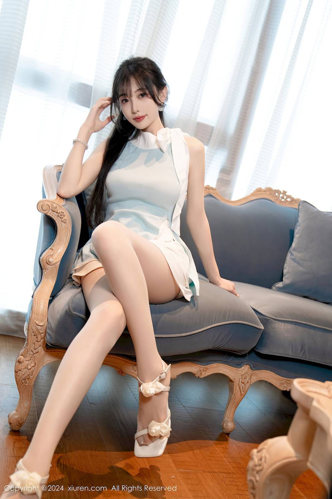 秀人网美女模特林星阑蓝白色连衣短裙白色丝袜性感写真-24