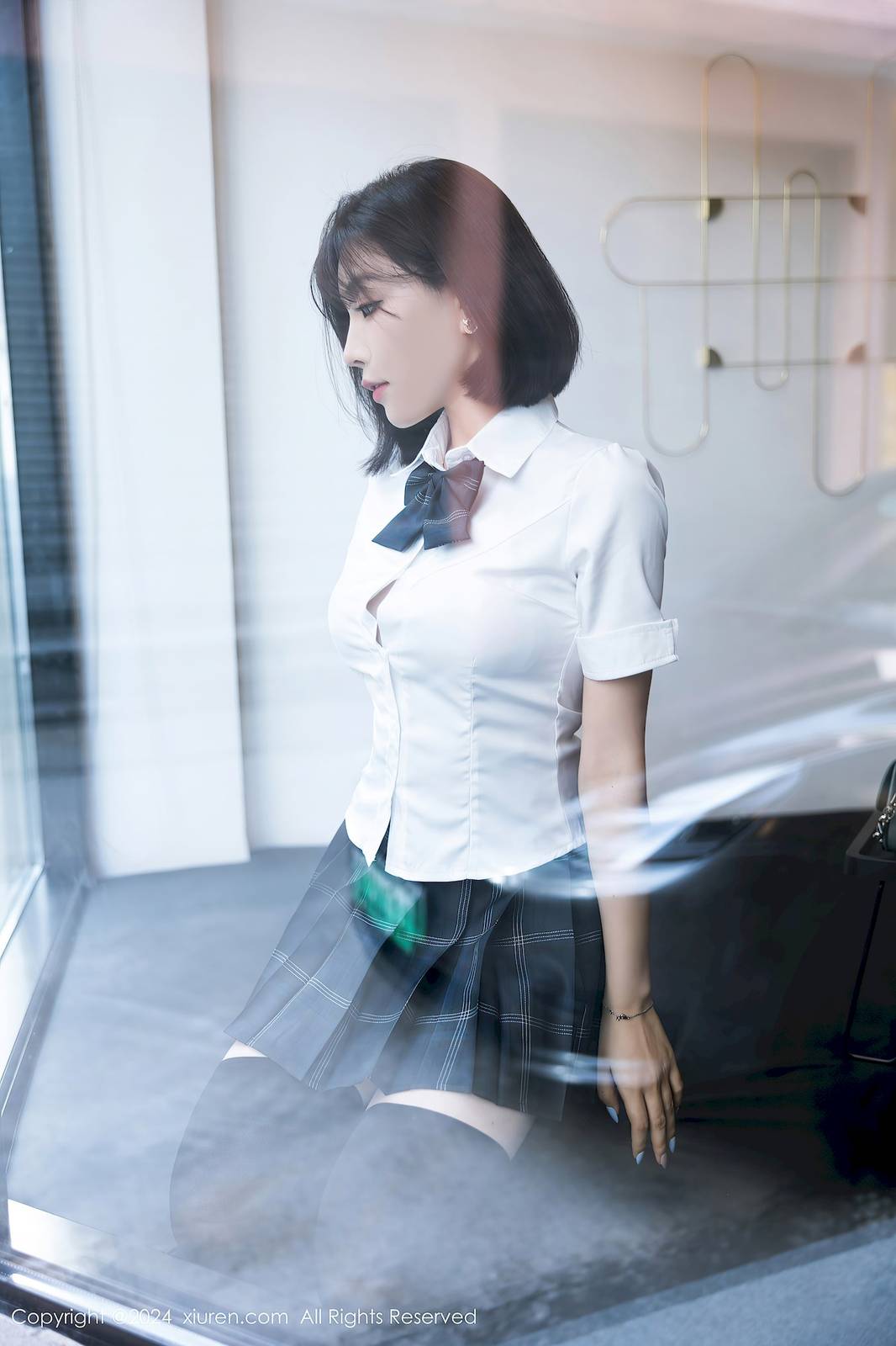 秀人网女神徐莉芝Booty学生制服搭配魅惑黑丝性感写真-12