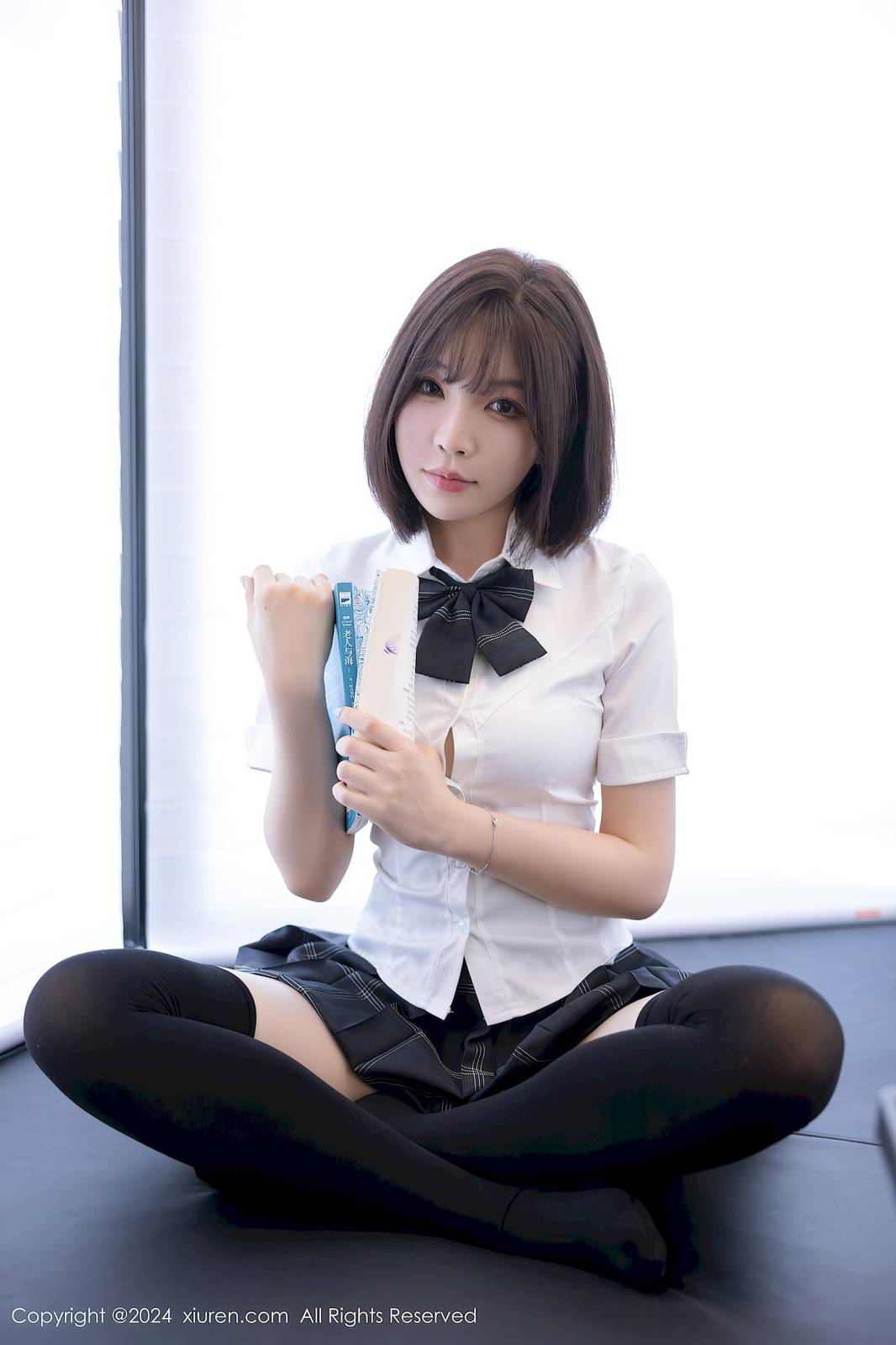 秀人网女神徐莉芝Booty学生制服搭配魅惑黑丝性感写真-14