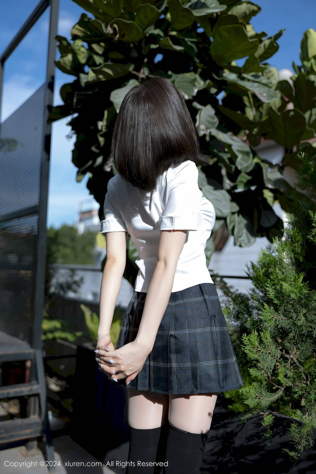 秀人网女神徐莉芝Booty学生制服搭配魅惑黑丝性感写真-24