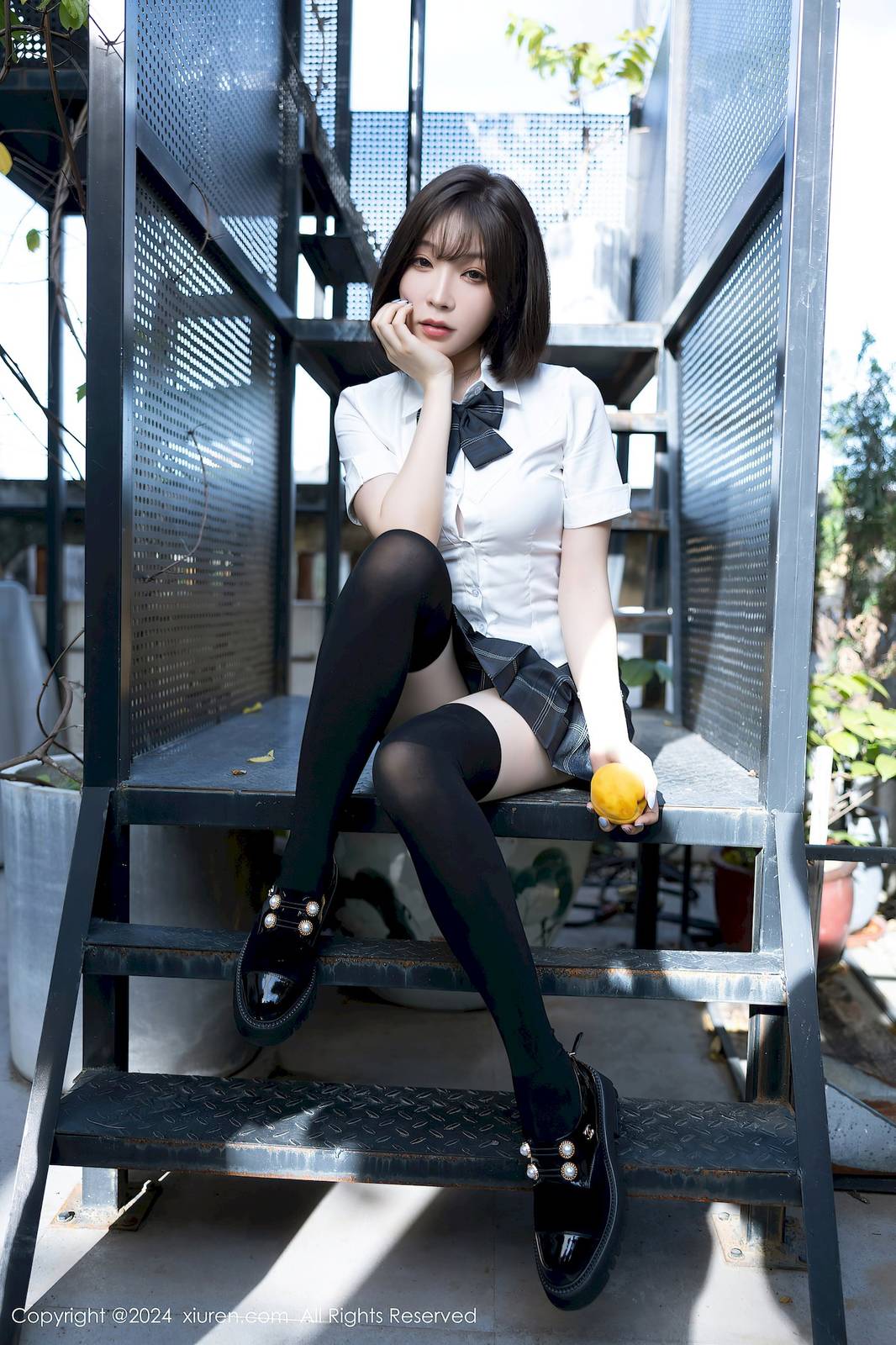 秀人网女神徐莉芝Booty学生制服搭配魅惑黑丝性感写真-38