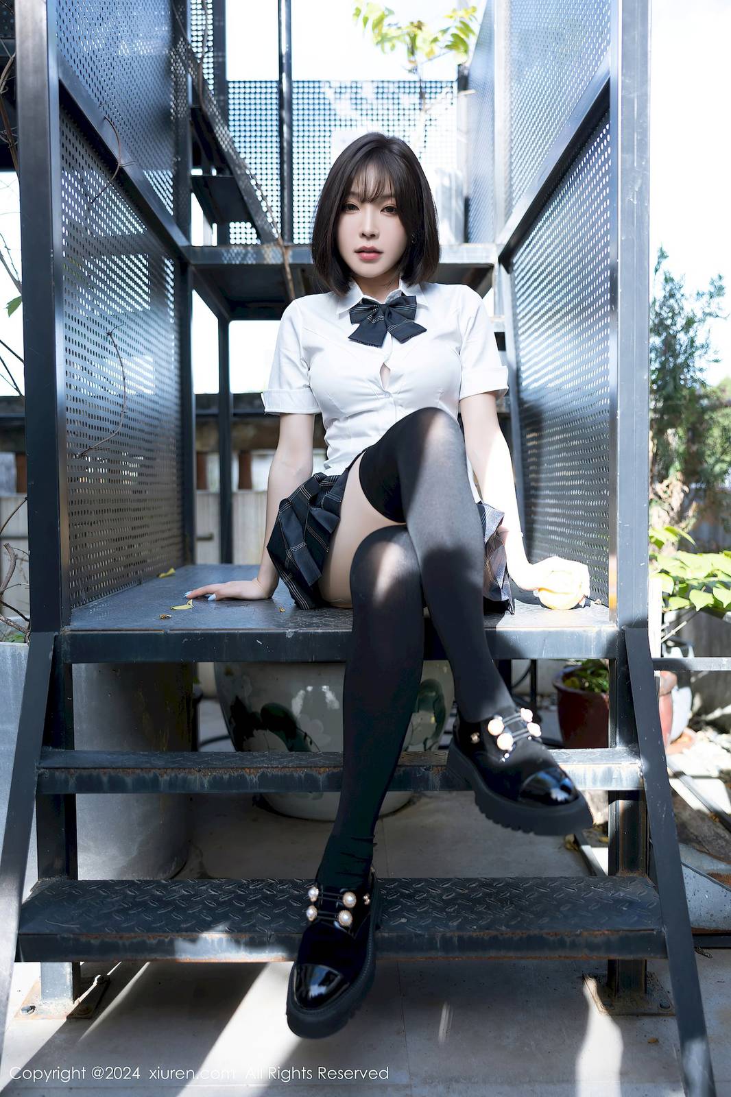 秀人网女神徐莉芝Booty学生制服搭配魅惑黑丝性感写真-39