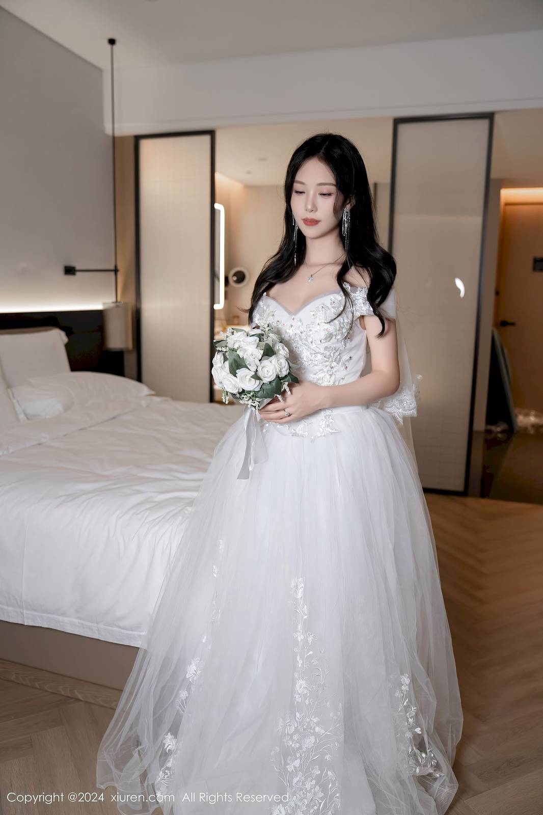 秀人网美女模特抖娘利世白色婚纱魅惑肉丝性感写真-22