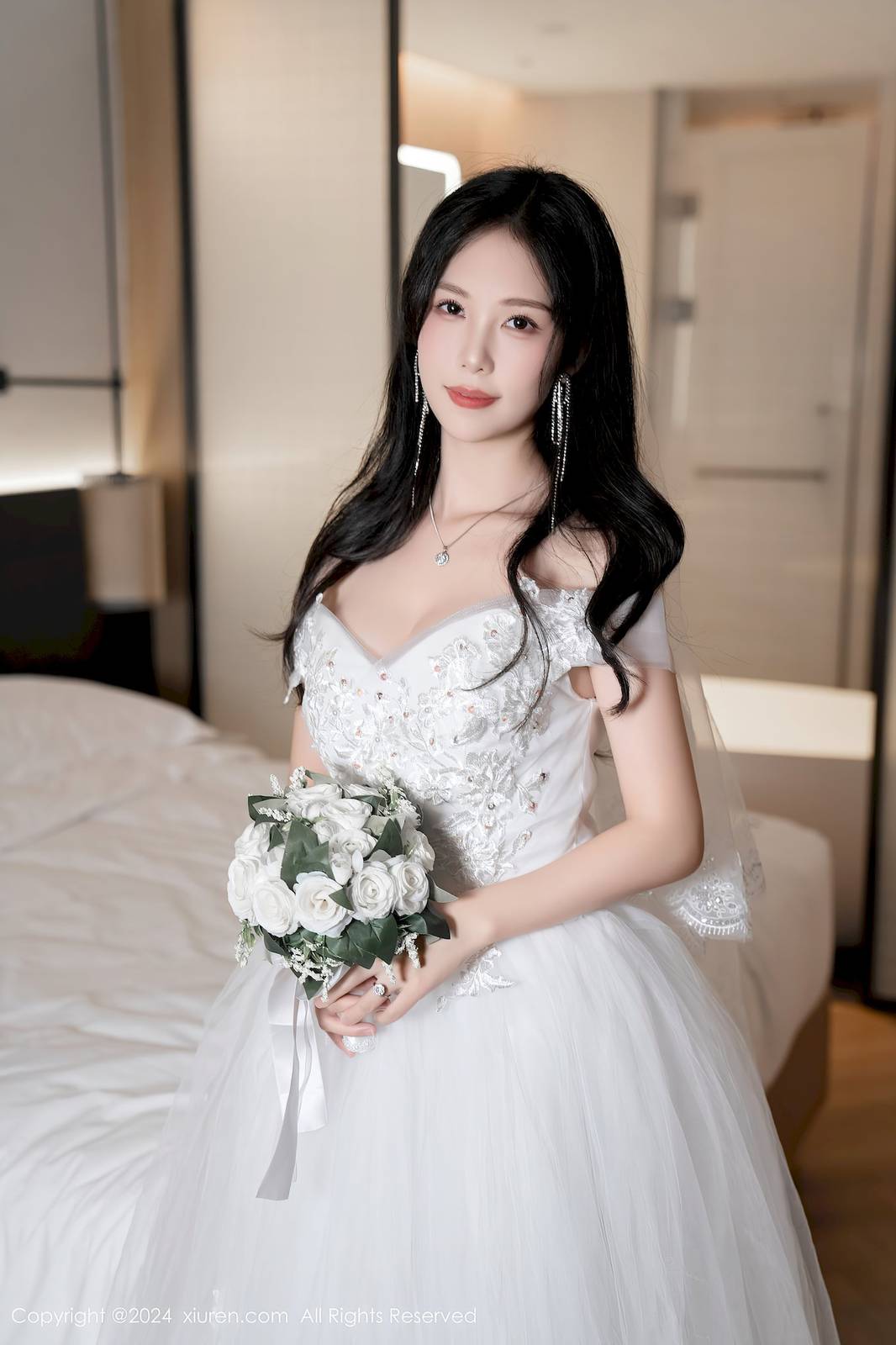 秀人网美女模特抖娘利世白色婚纱魅惑肉丝性感写真-23