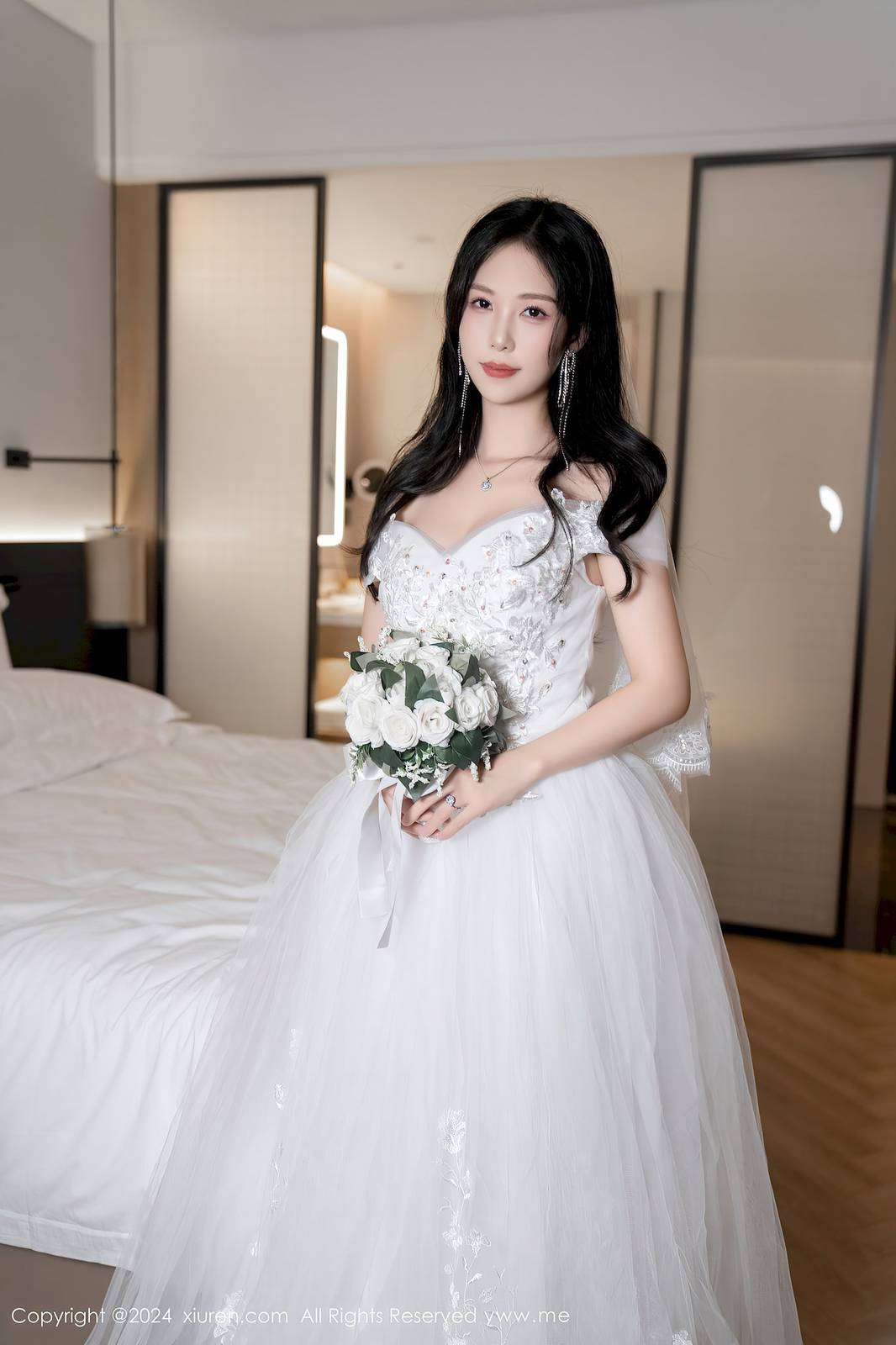 秀人网美女模特抖娘利世白色婚纱魅惑肉丝性感写真-21