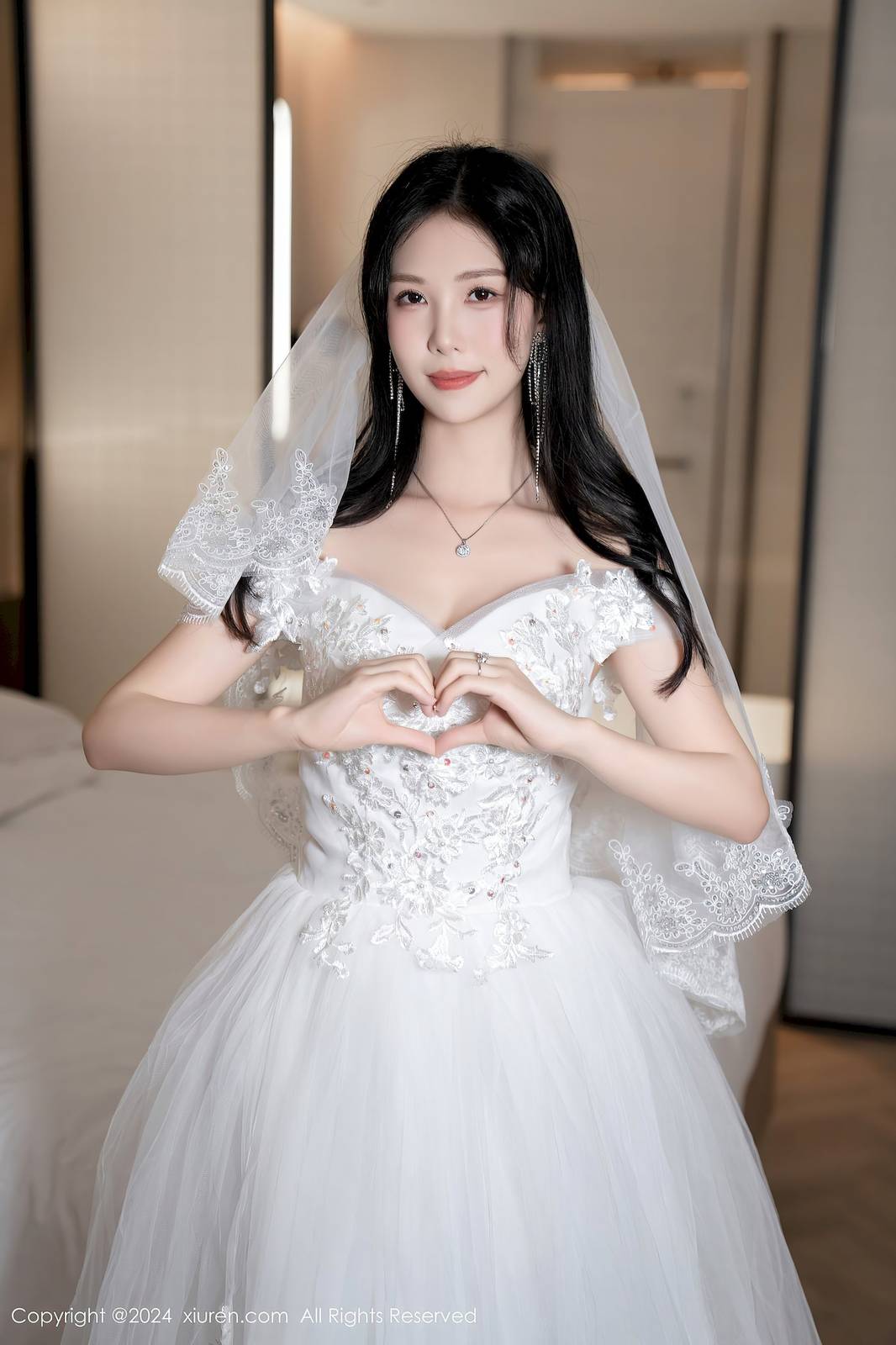 秀人网美女模特抖娘利世白色婚纱魅惑肉丝性感写真-24