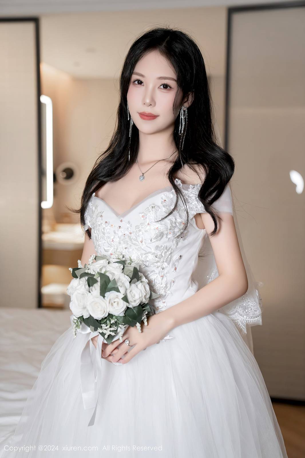 秀人网美女模特抖娘利世白色婚纱魅惑肉丝性感写真-20