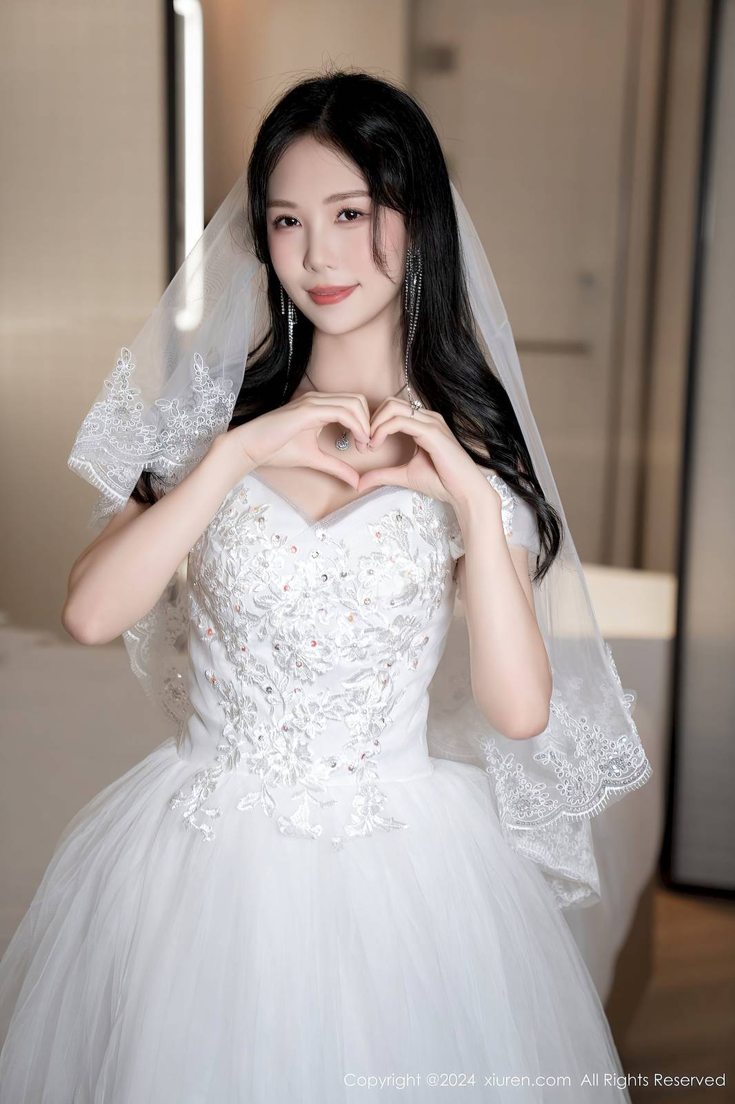 秀人网美女模特抖娘利世白色婚纱魅惑肉丝性感写真-25