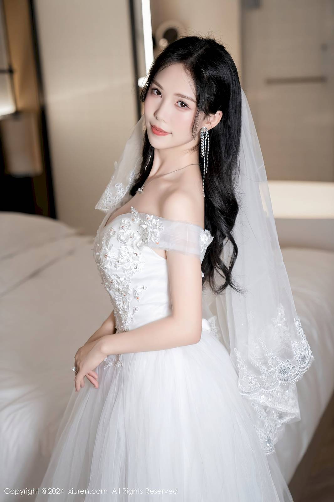 秀人网美女模特抖娘利世白色婚纱魅惑肉丝性感写真-32