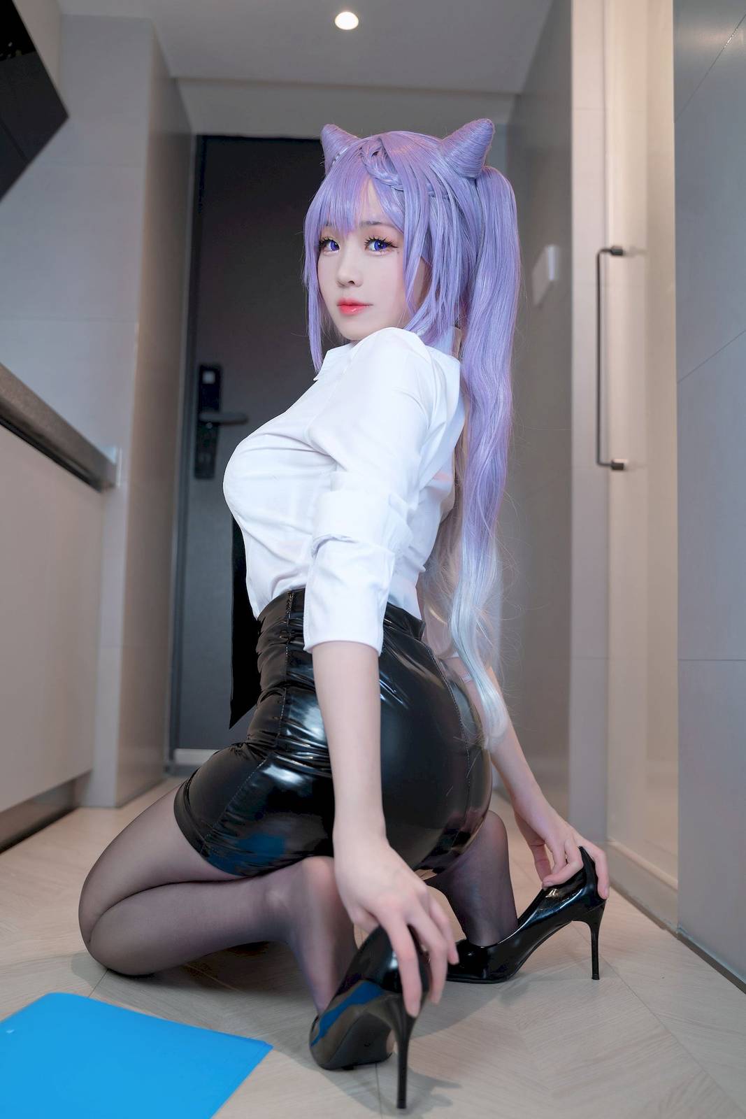 邻家少女miko酱ww黑丝美腿职场OL白领风格清纯写真-7