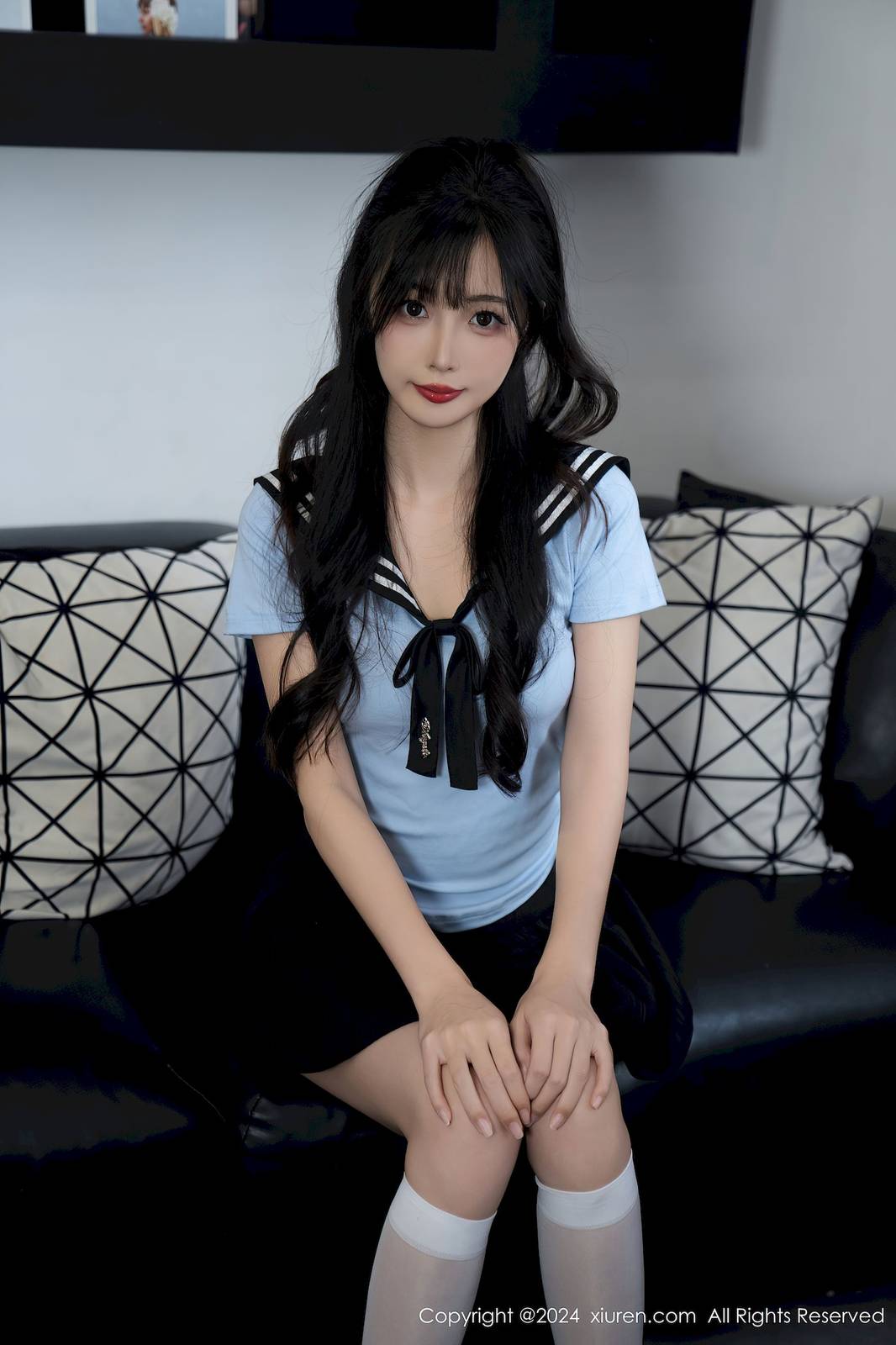 秀人网模特林星阑蓝色JK制服搭配诱人白色丝袜性感写真-13