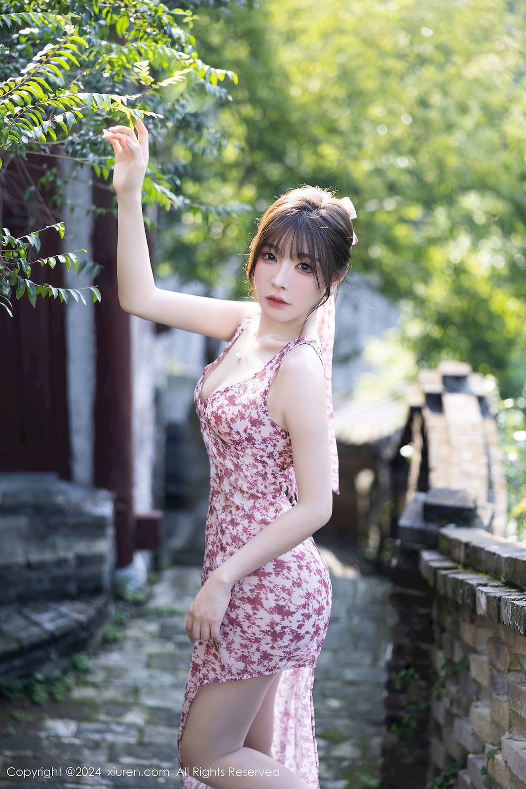 秀人网女神徐莉芝Booty碎花连衣裙修长美腿广西崇左旅拍-19